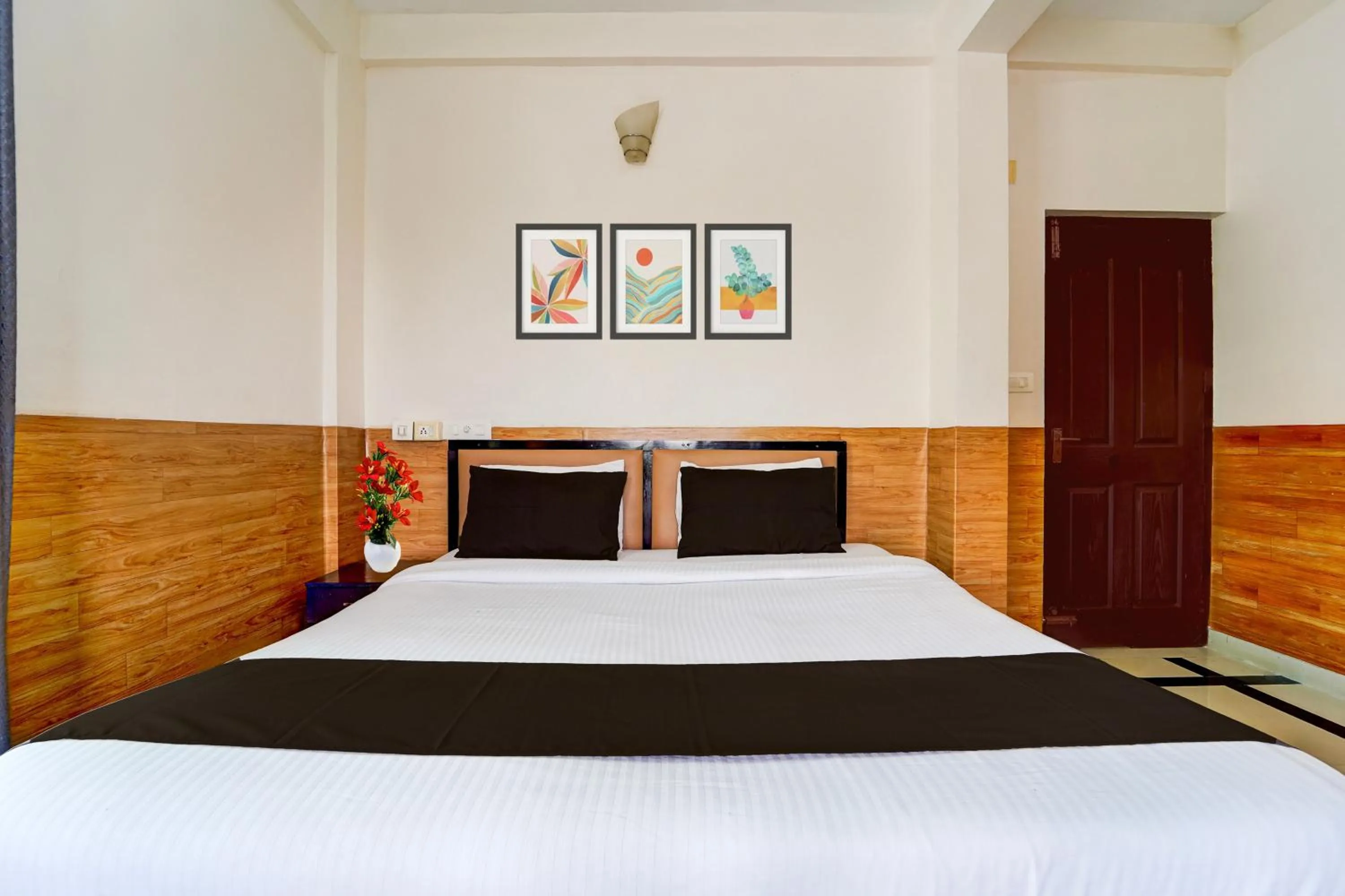 Bedroom, Bed in Hotel O Kollamkudimughal Kakkanad Formerly Diamond Inn
