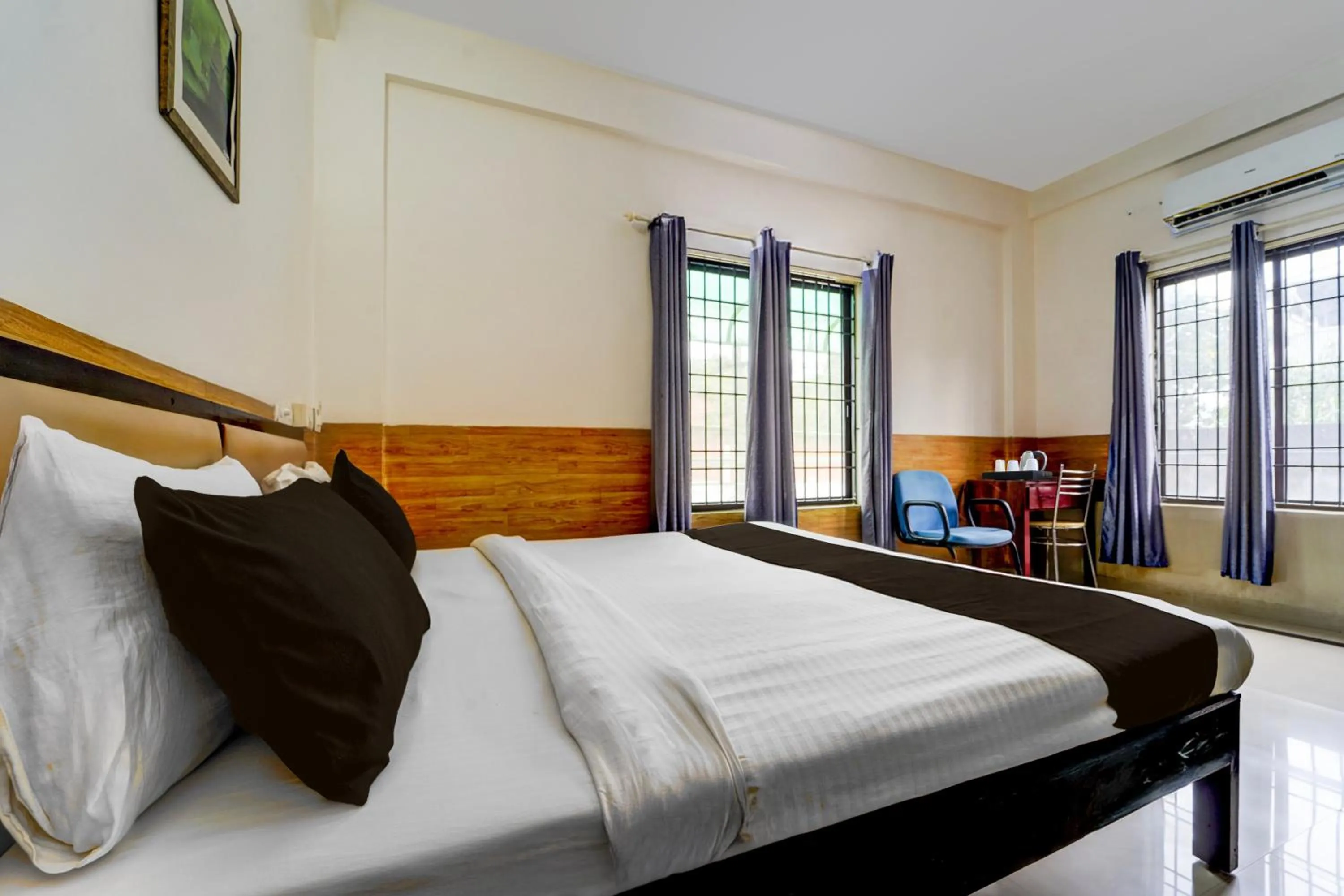 Bedroom, Bed in Hotel O Kollamkudimughal Kakkanad Formerly Diamond Inn