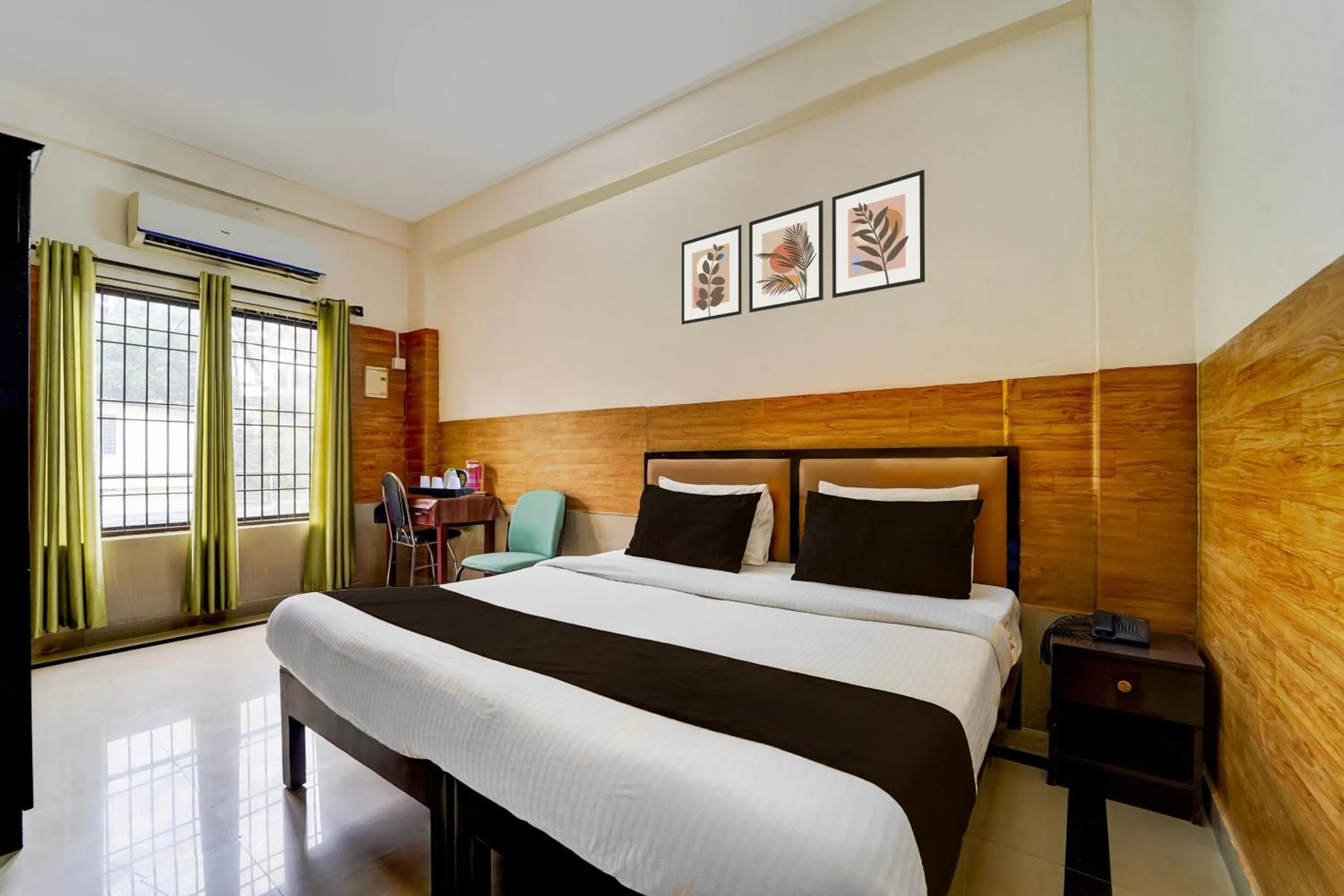 Bedroom, Bed in Hotel O Kollamkudimughal Kakkanad Formerly Diamond Inn