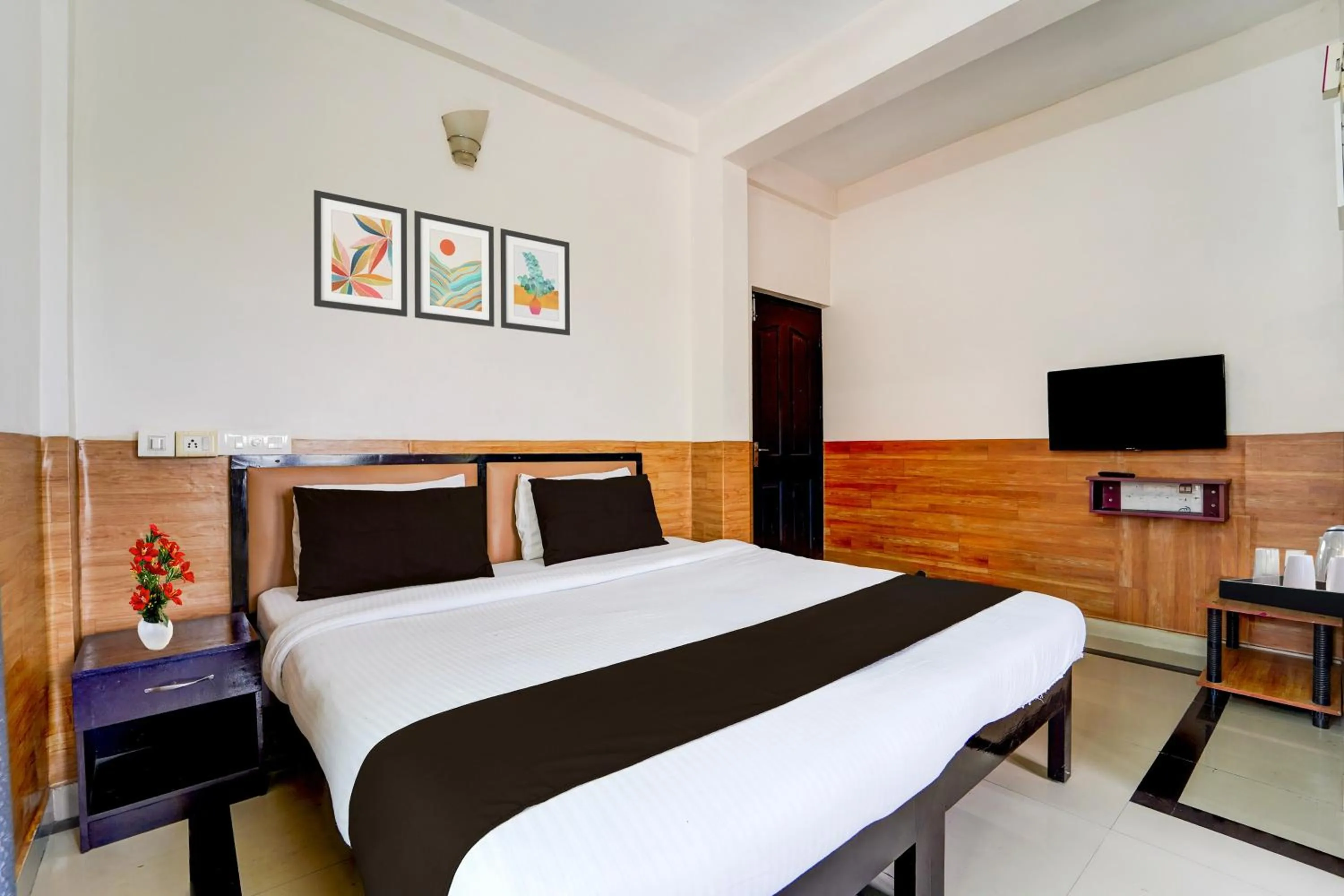 Bedroom, Bed in Hotel O Kollamkudimughal Kakkanad Formerly Diamond Inn