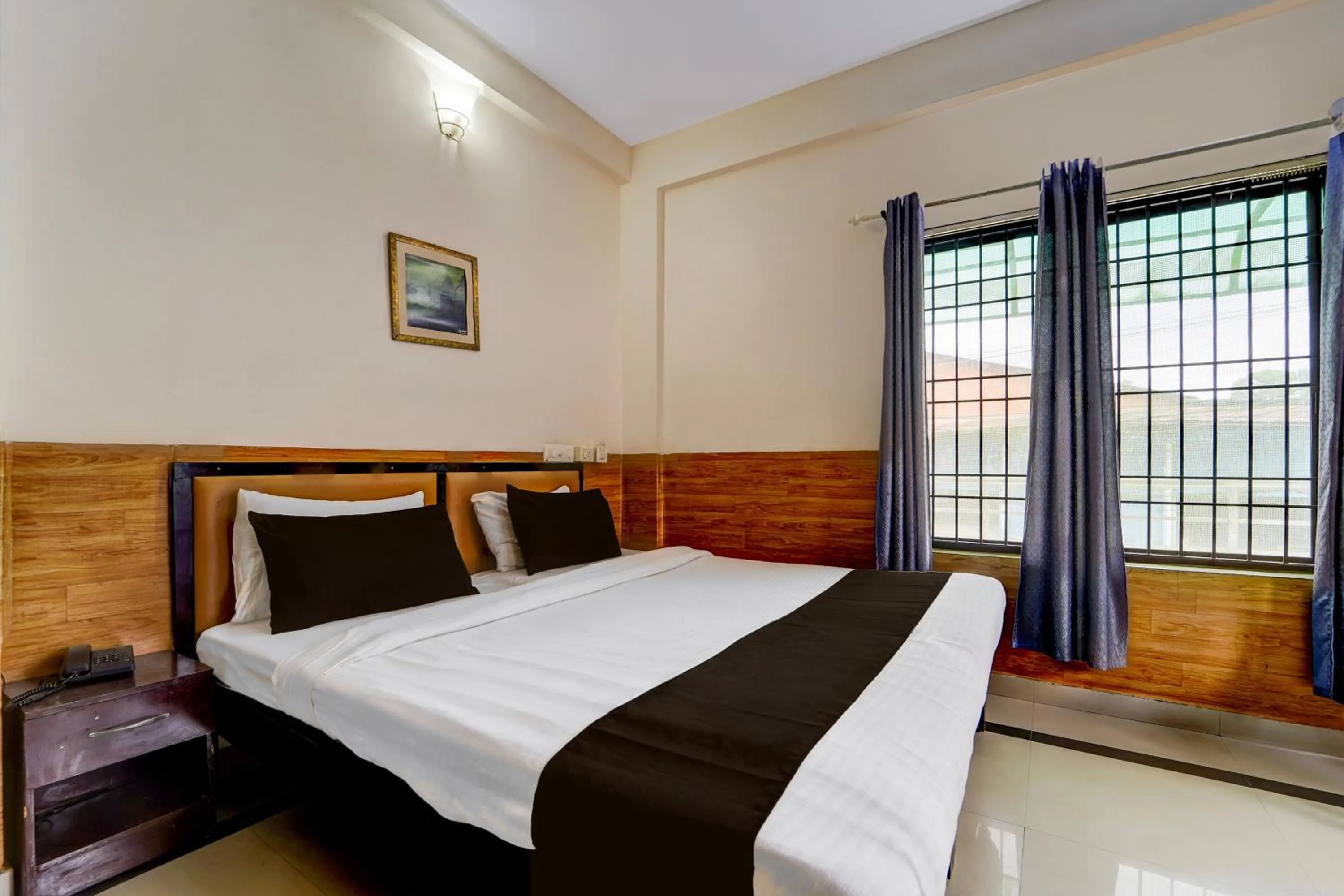 Bedroom, Bed in Hotel O Kollamkudimughal Kakkanad Formerly Diamond Inn