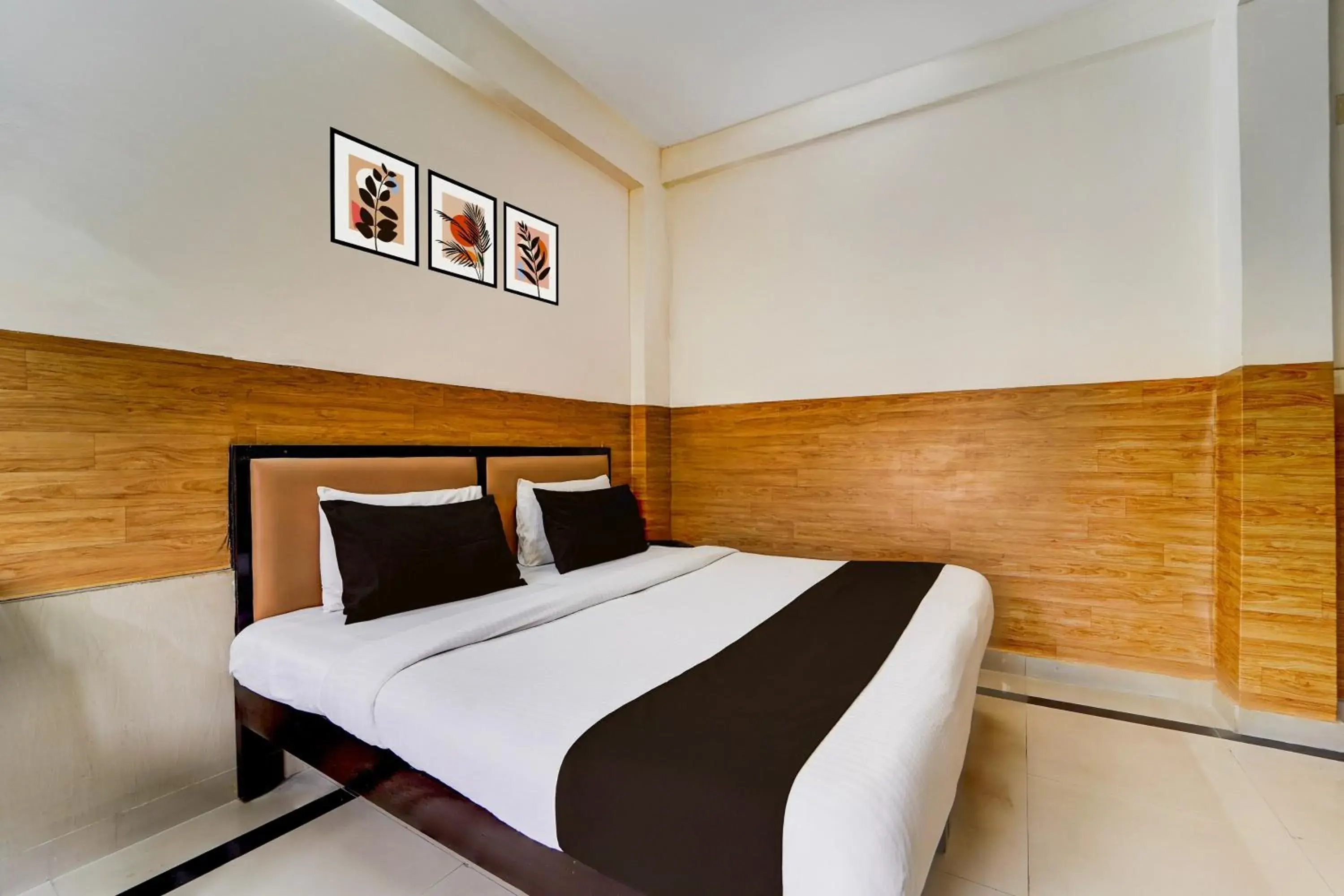Standard Double Room - single occupancy in Hotel O Kollamkudimughal Kakkanad Formerly Diamond Inn Standard Double Room - single occupancy in Hotel O Kollamkudimughal Kakkanad Formerly Diamond Inn