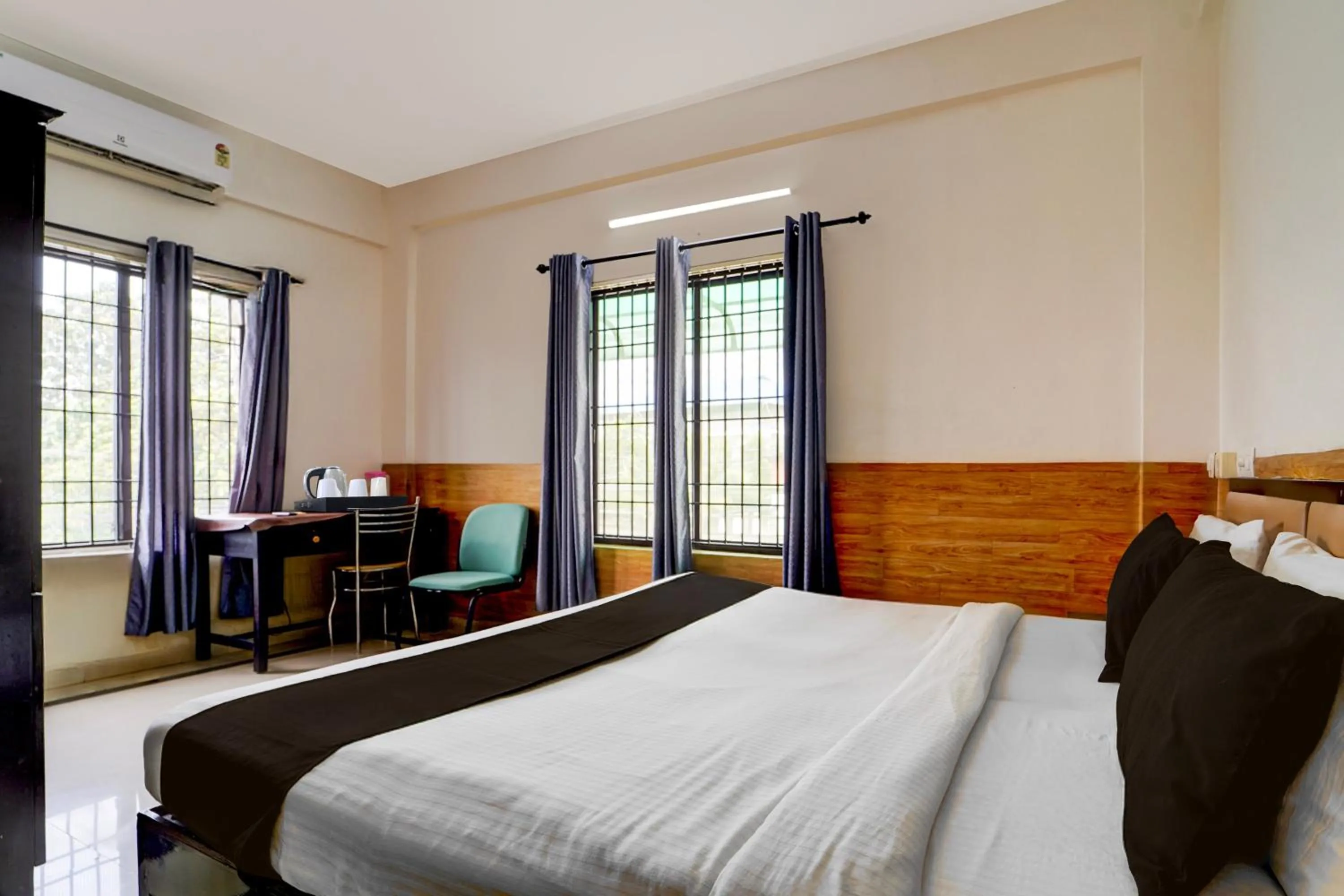 Bedroom, Bed in Hotel O Kollamkudimughal Kakkanad Formerly Diamond Inn