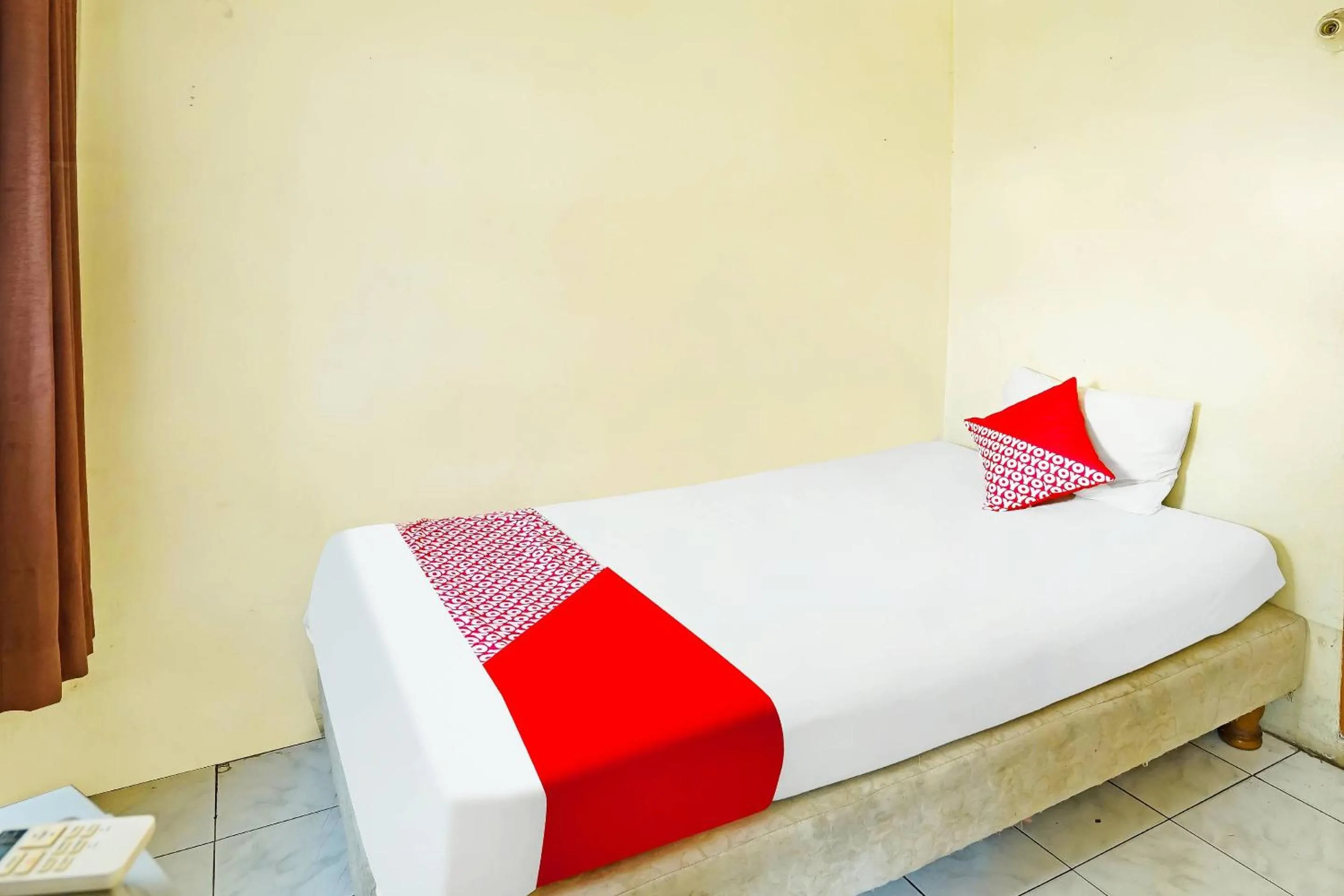 Bedroom in OYO 90390 Hotel Rd Premium