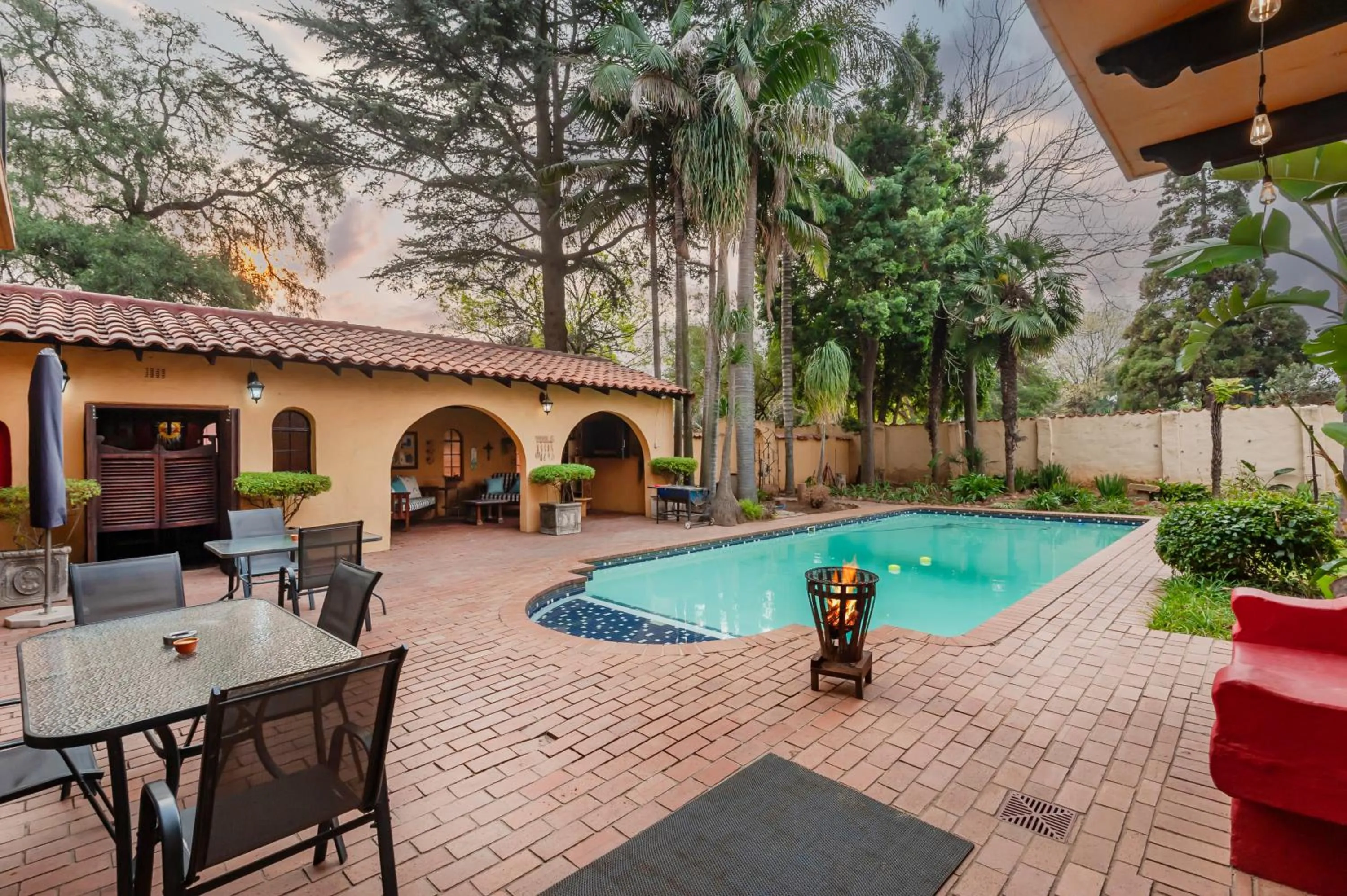 BBQ facilities in Airport Tower Lodge