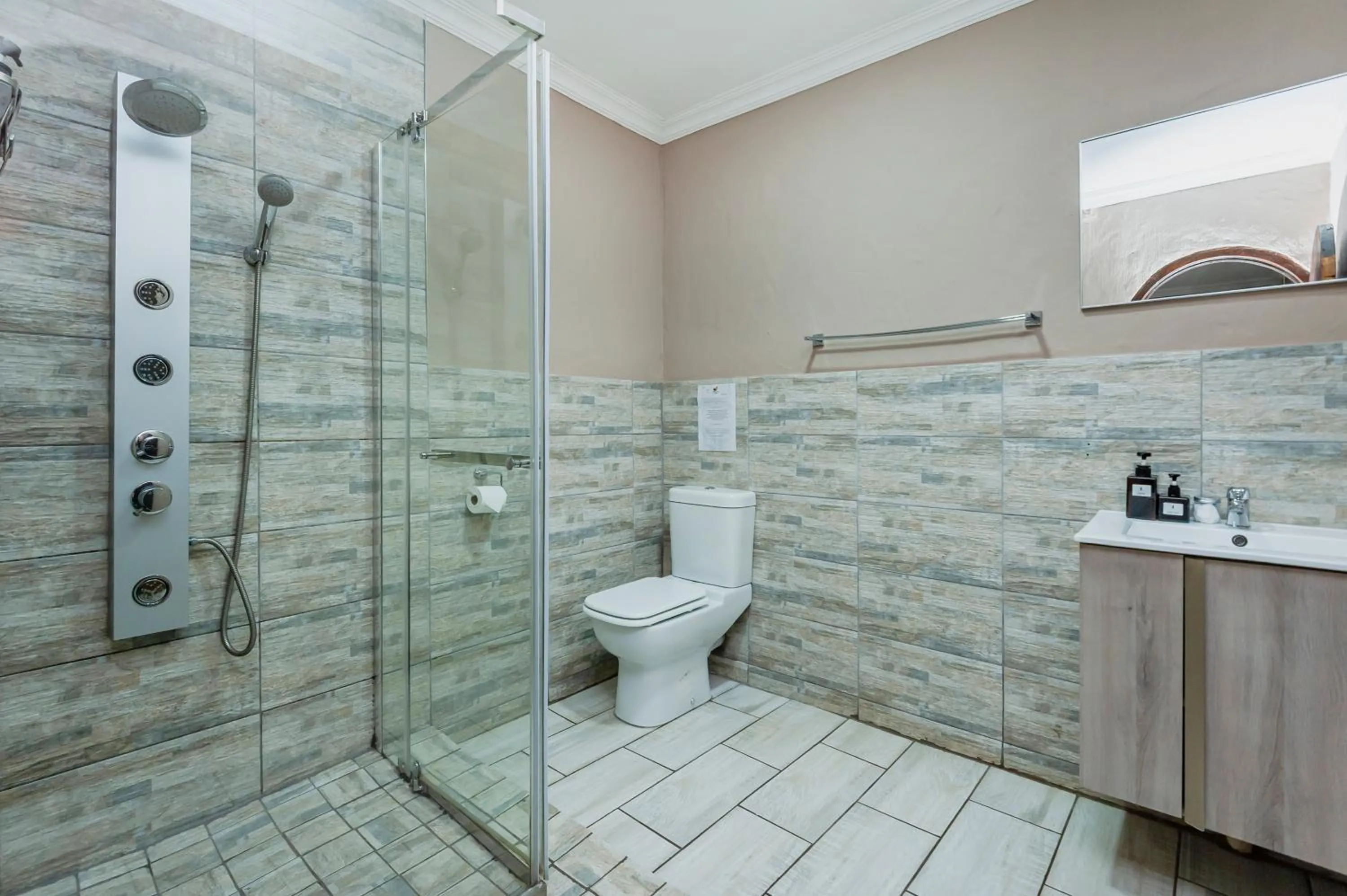 Bathroom in Airport Tower Lodge