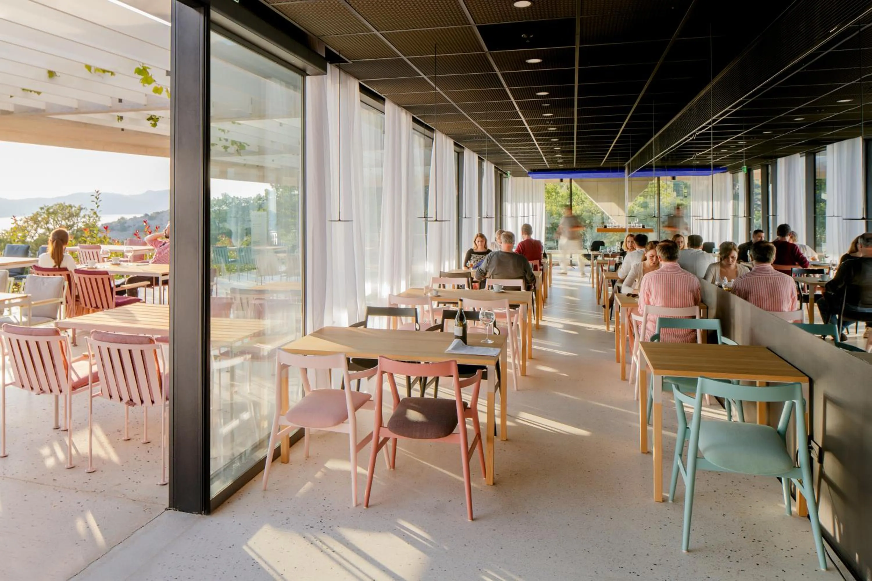 Restaurant/places to eat in Hotel Osmolis