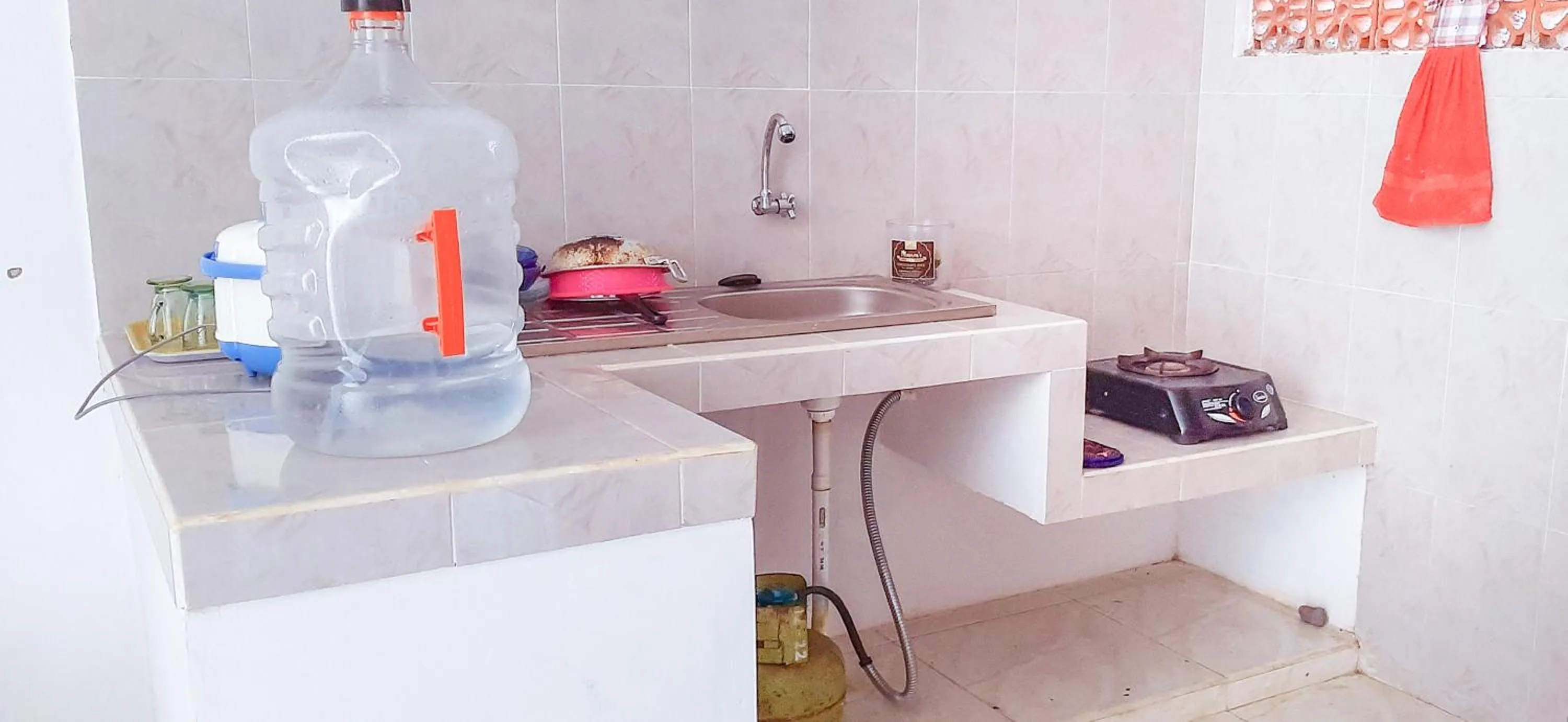 Kitchen or kitchenette in Villa Kebun Jeruk Syariah Malang by ecommerceloka