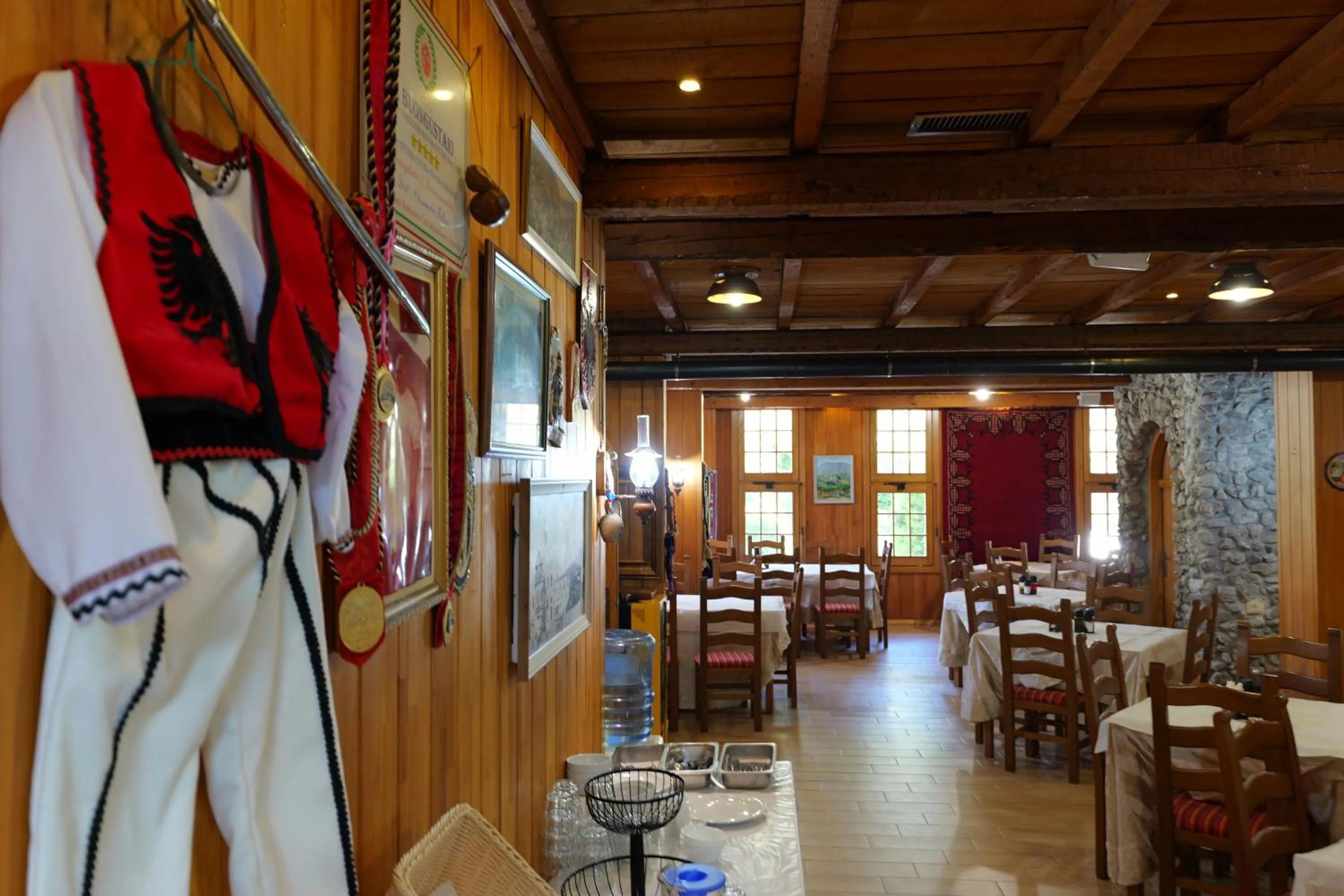 Restaurant/places to eat in Hotel Sofo