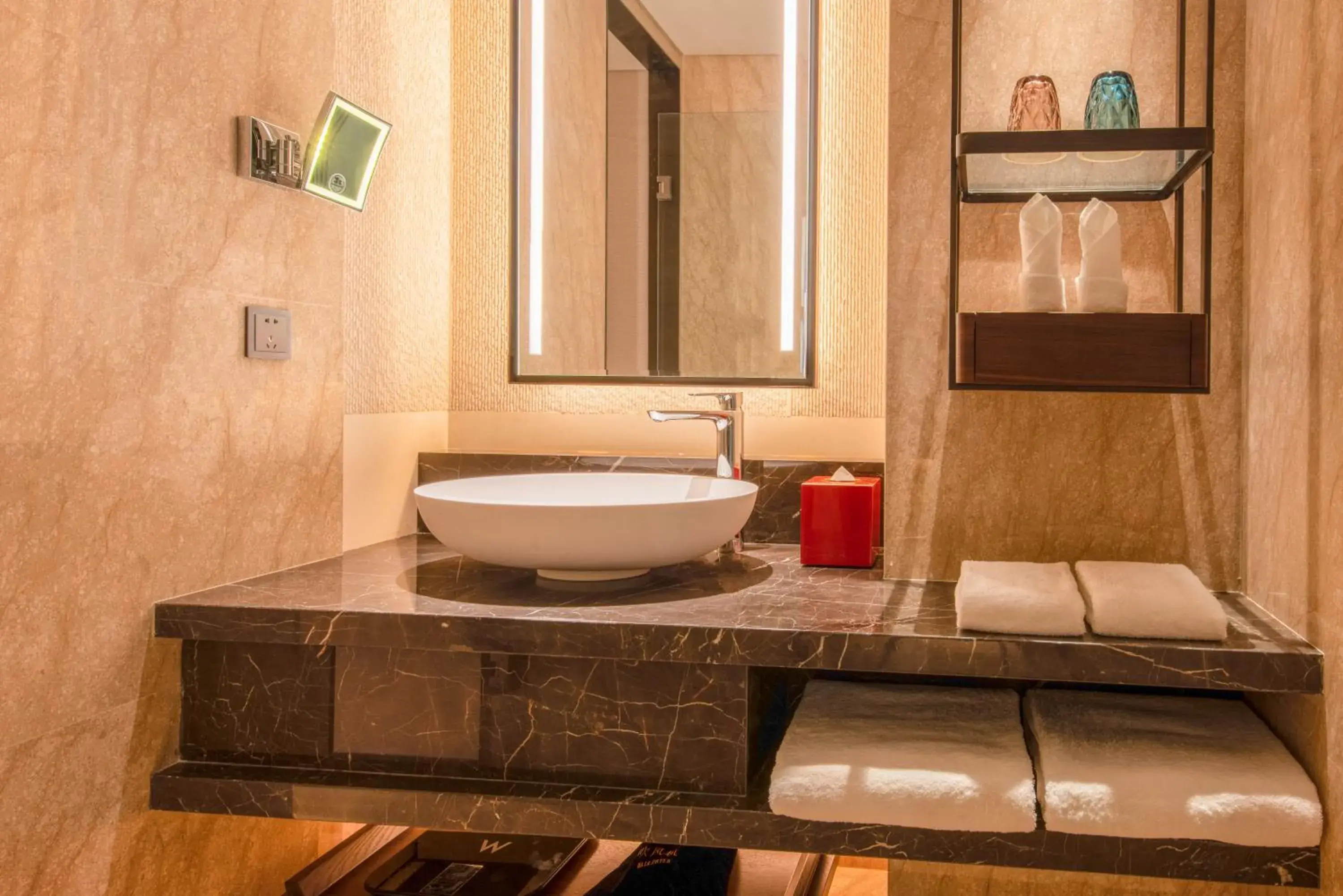 Standard King Room with City View in HUALUXE Beijing Xinan Standard King Room with City View in HUALUXE Beijing Xinan