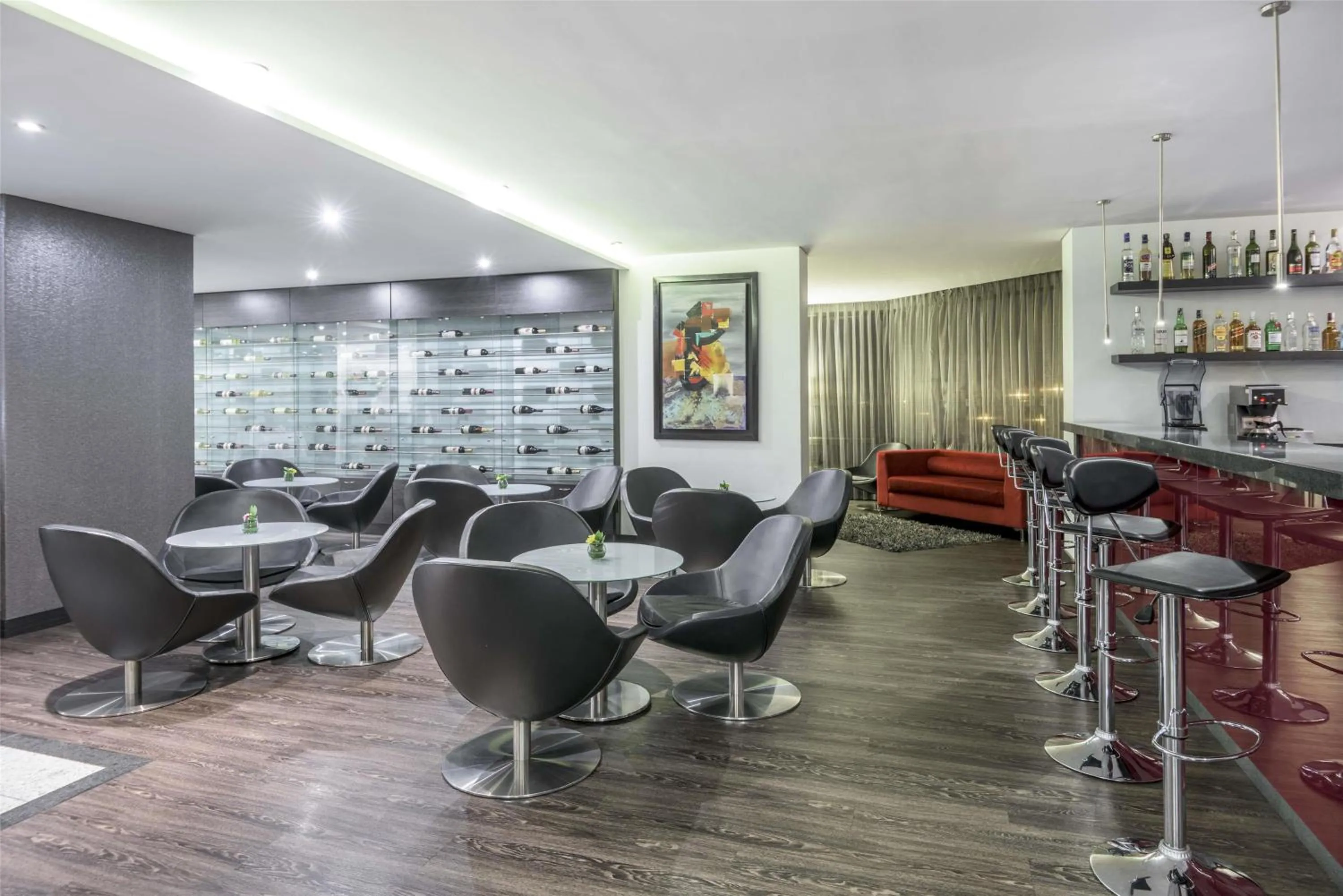 Restaurant/places to eat in NH Bogota Urban 26 Royal