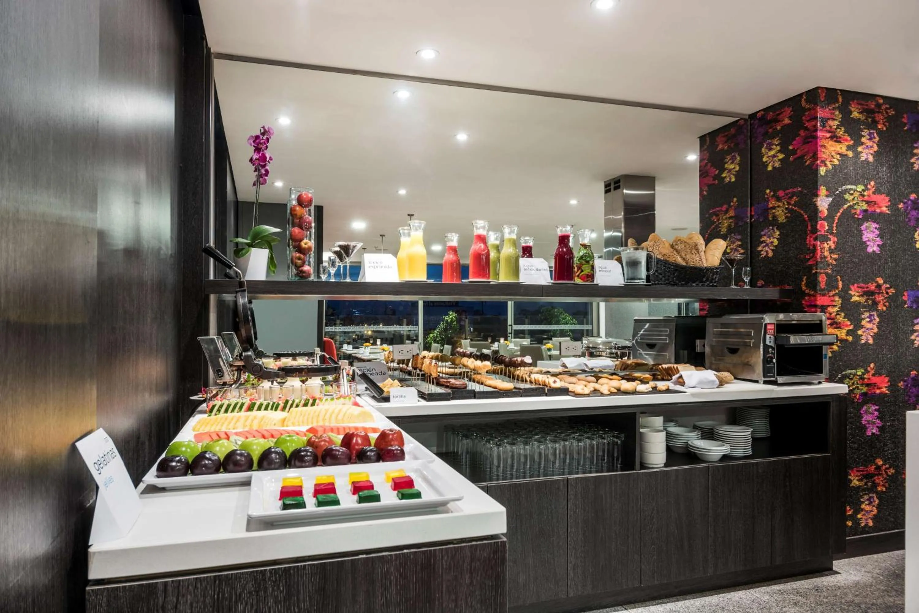 Breakfast in NH Bogota Urban 26 Royal