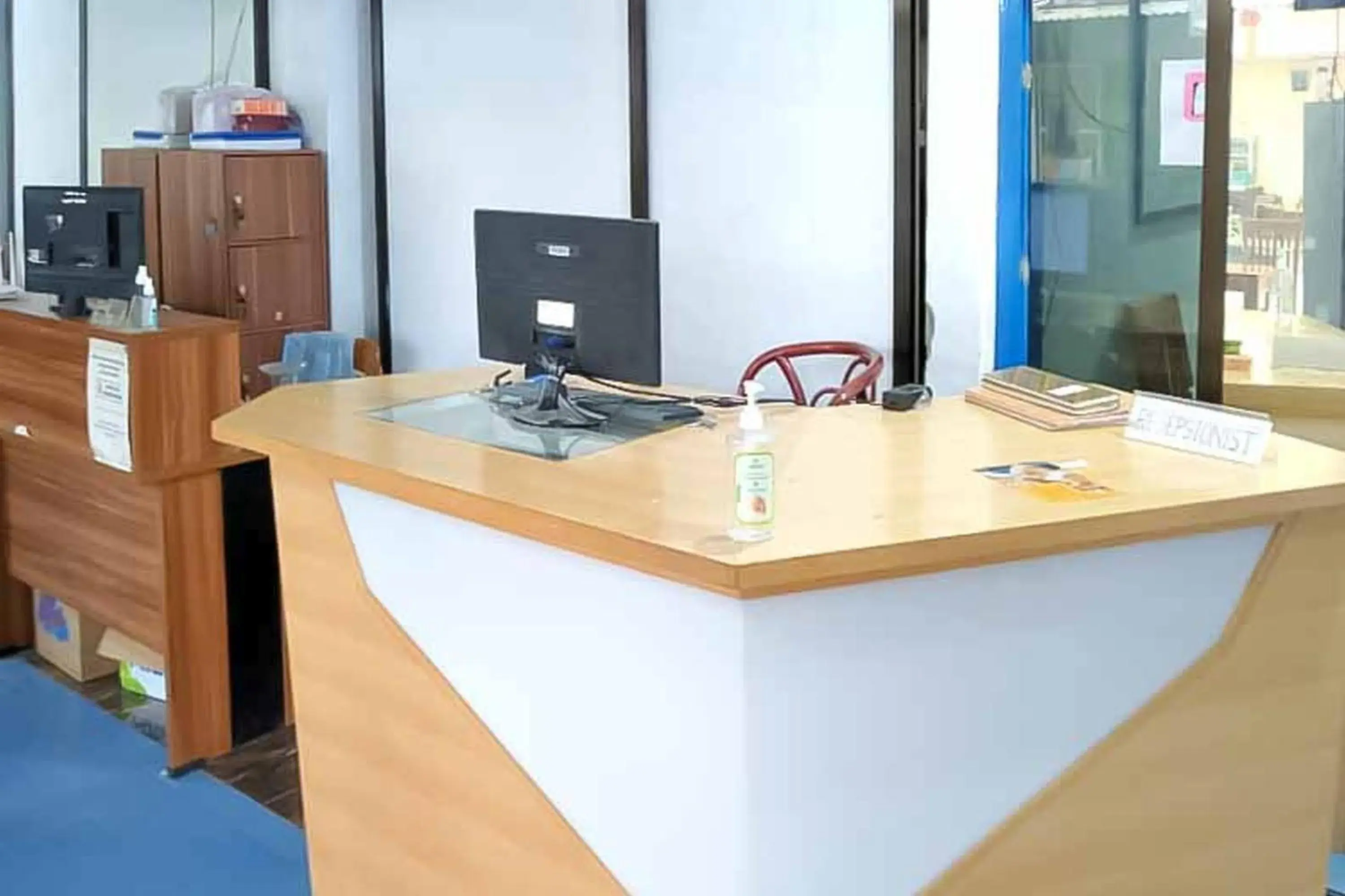 Lobby or reception in SAS Guest House Mitra RedDoorz At Darmo Park 2 Surabaya Lobby or reception in SAS Guest House Mitra RedDoorz At Darmo Park 2 Surabaya