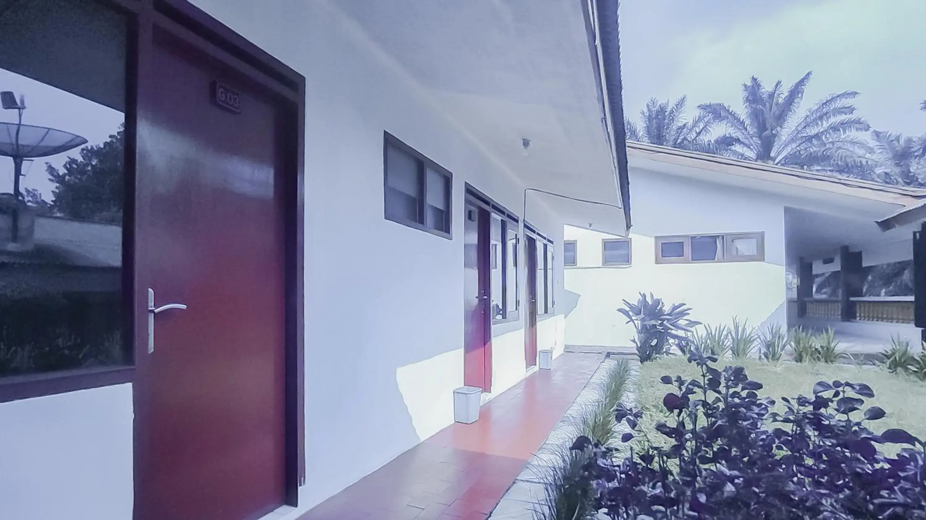 Property building in Burangrang Village Mitra RedDoorz Property building in Burangrang Village Mitra RedDoorz