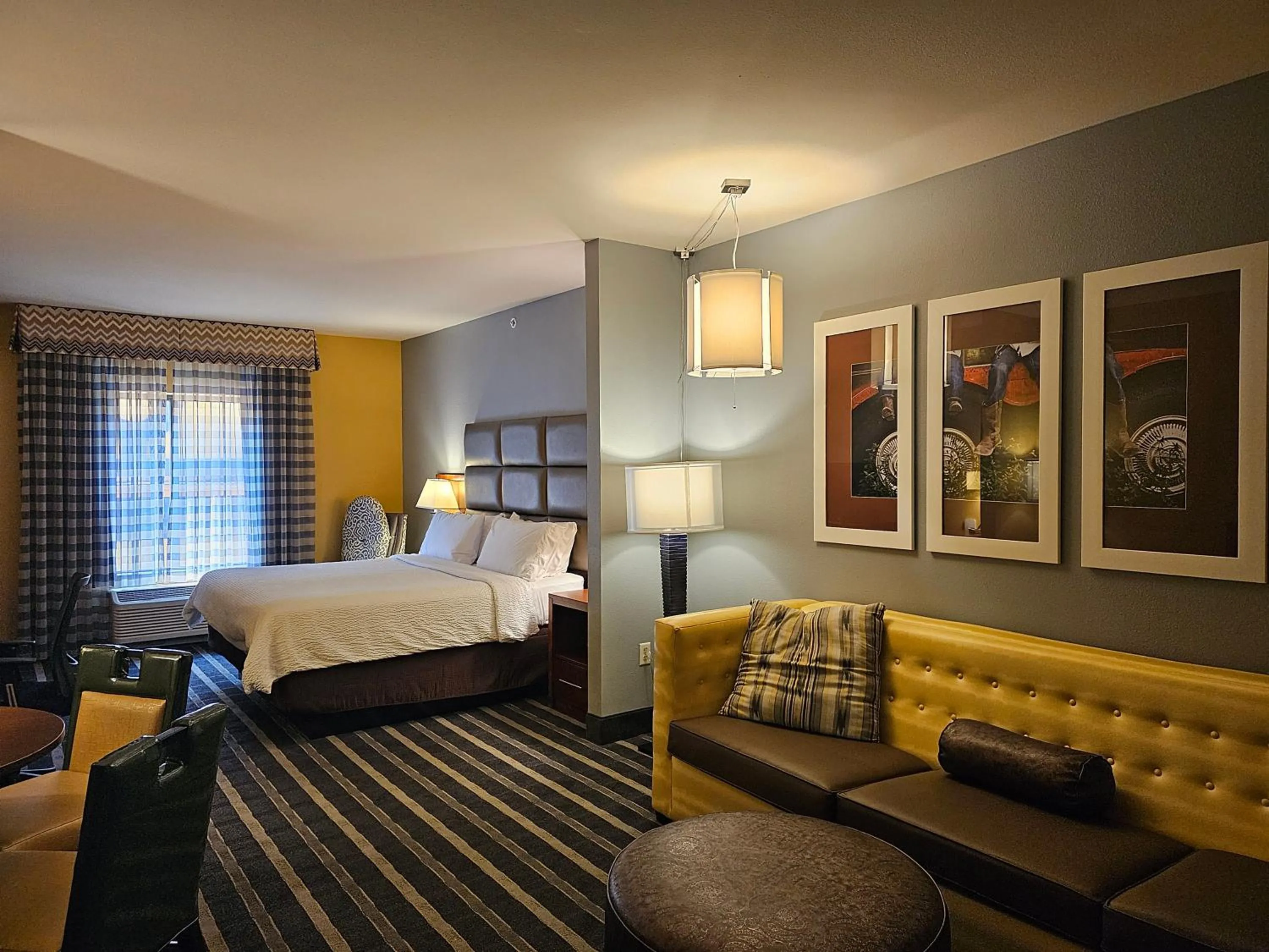 Bedroom, Bed in Holiday Inn Express & Suites Perry-National Fairground Area by IHG