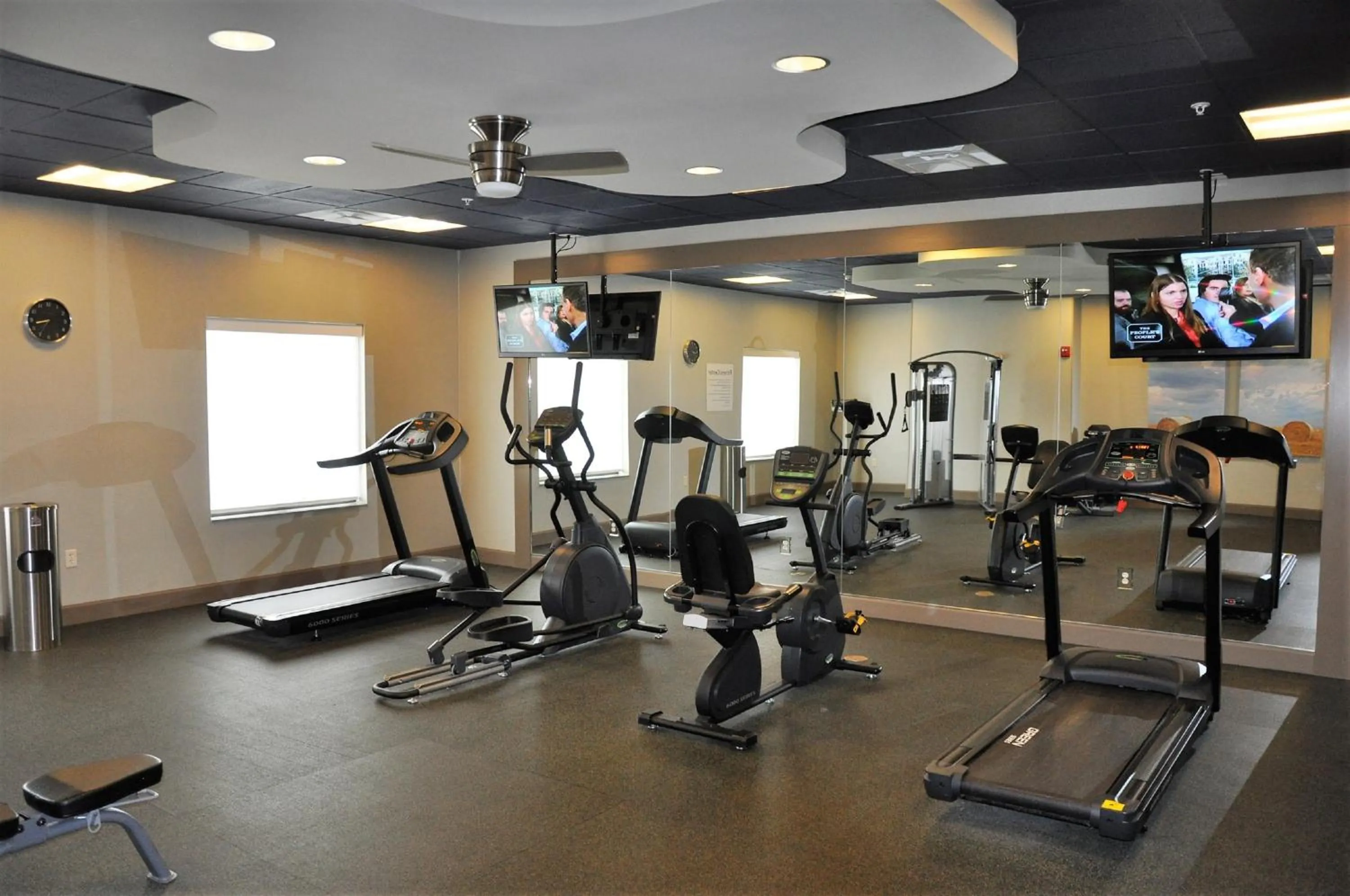 Fitness centre/facilities in Holiday Inn Express & Suites Perry-National Fairground Area by IHG