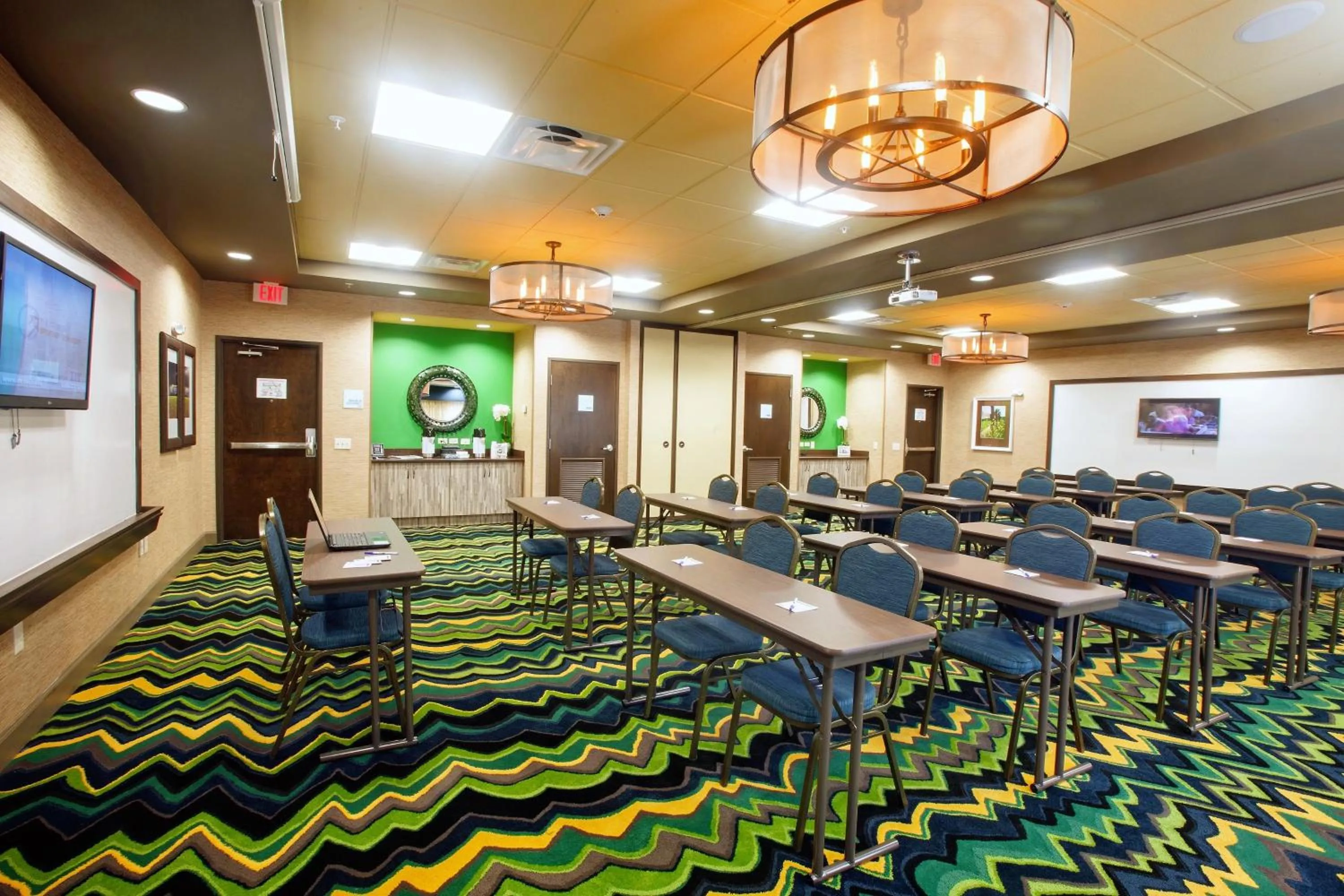 Meeting/conference room in Holiday Inn Express & Suites Perry-National Fairground Area by IHG