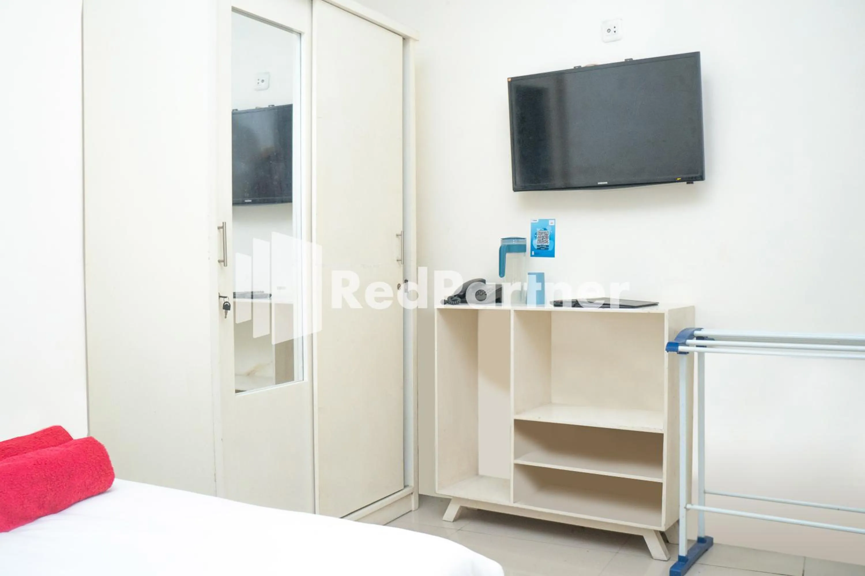 Bed in Jabrix Hotel Mitra RedDoorz