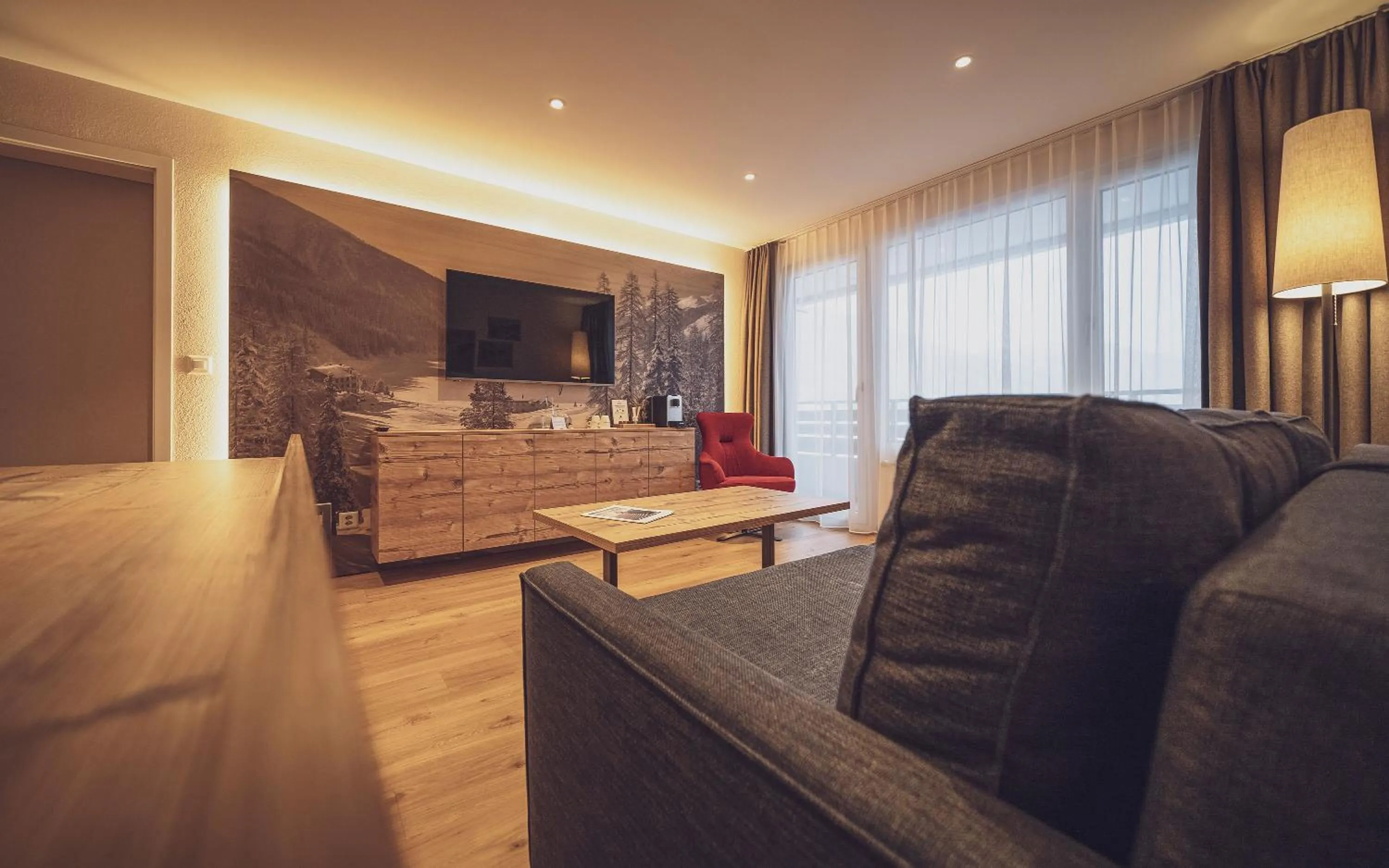 TV and multimedia in Mountain Plaza Hotel