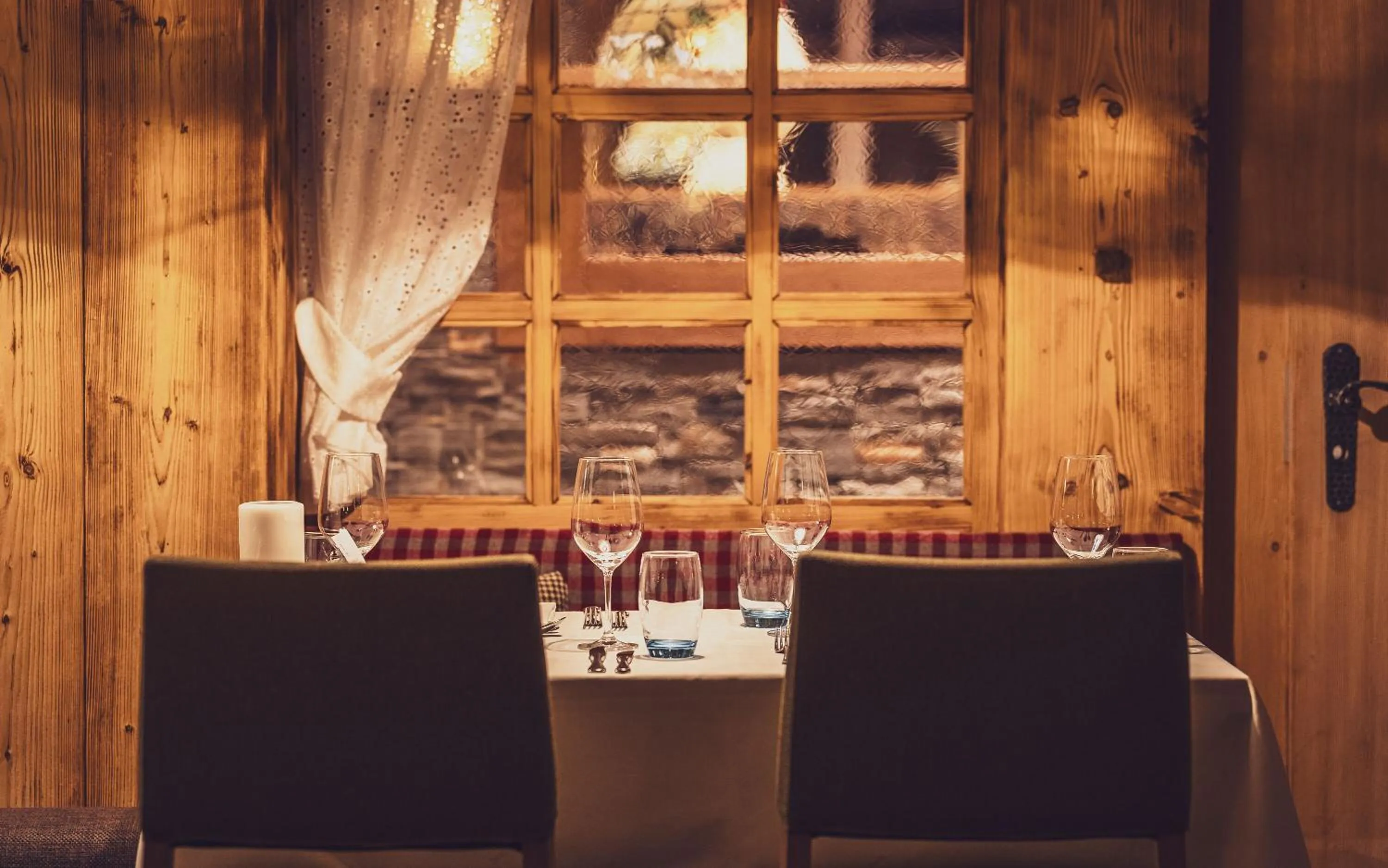 Restaurant/places to eat in Mountain Plaza Hotel