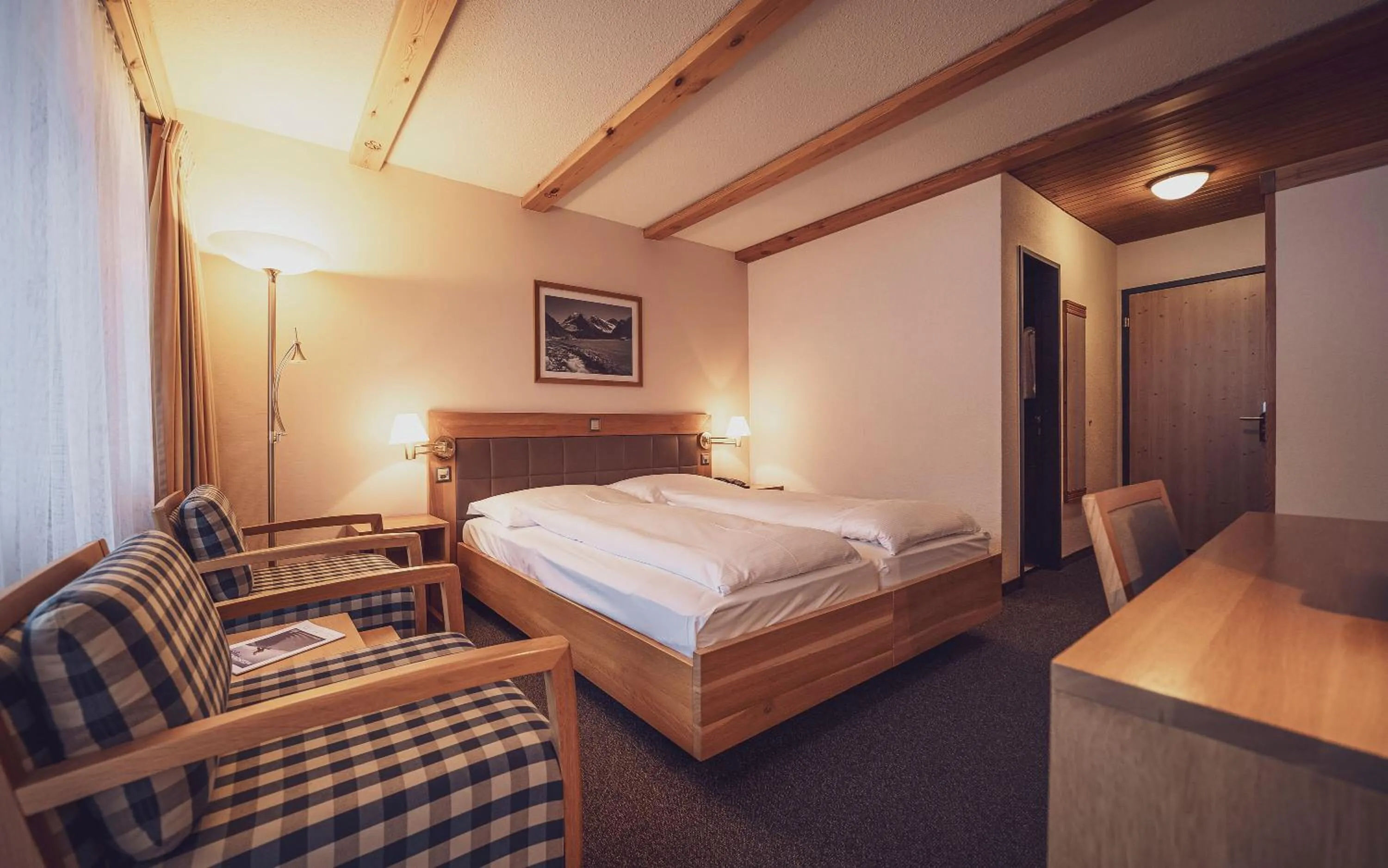 Photo of the whole room, Bed in Mountain Plaza Hotel