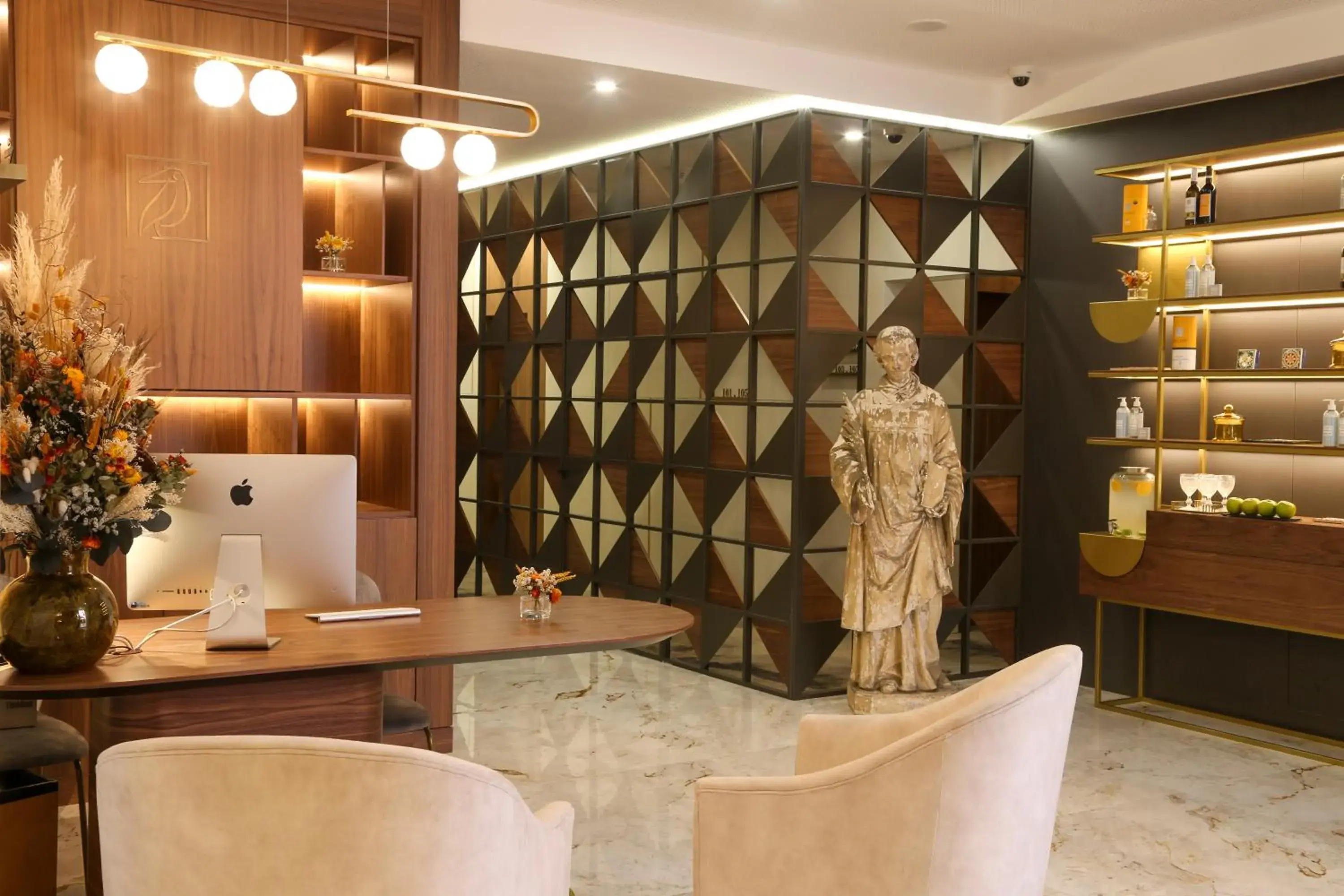 Lobby or reception in Vincci Alfama Lobby or reception in Vincci Alfama