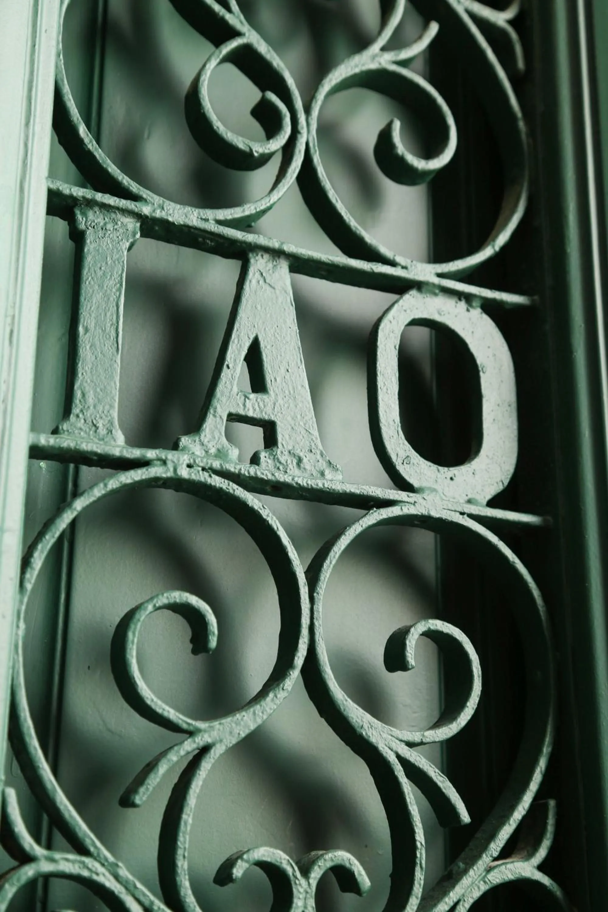 Decorative detail in Vincci Alfama