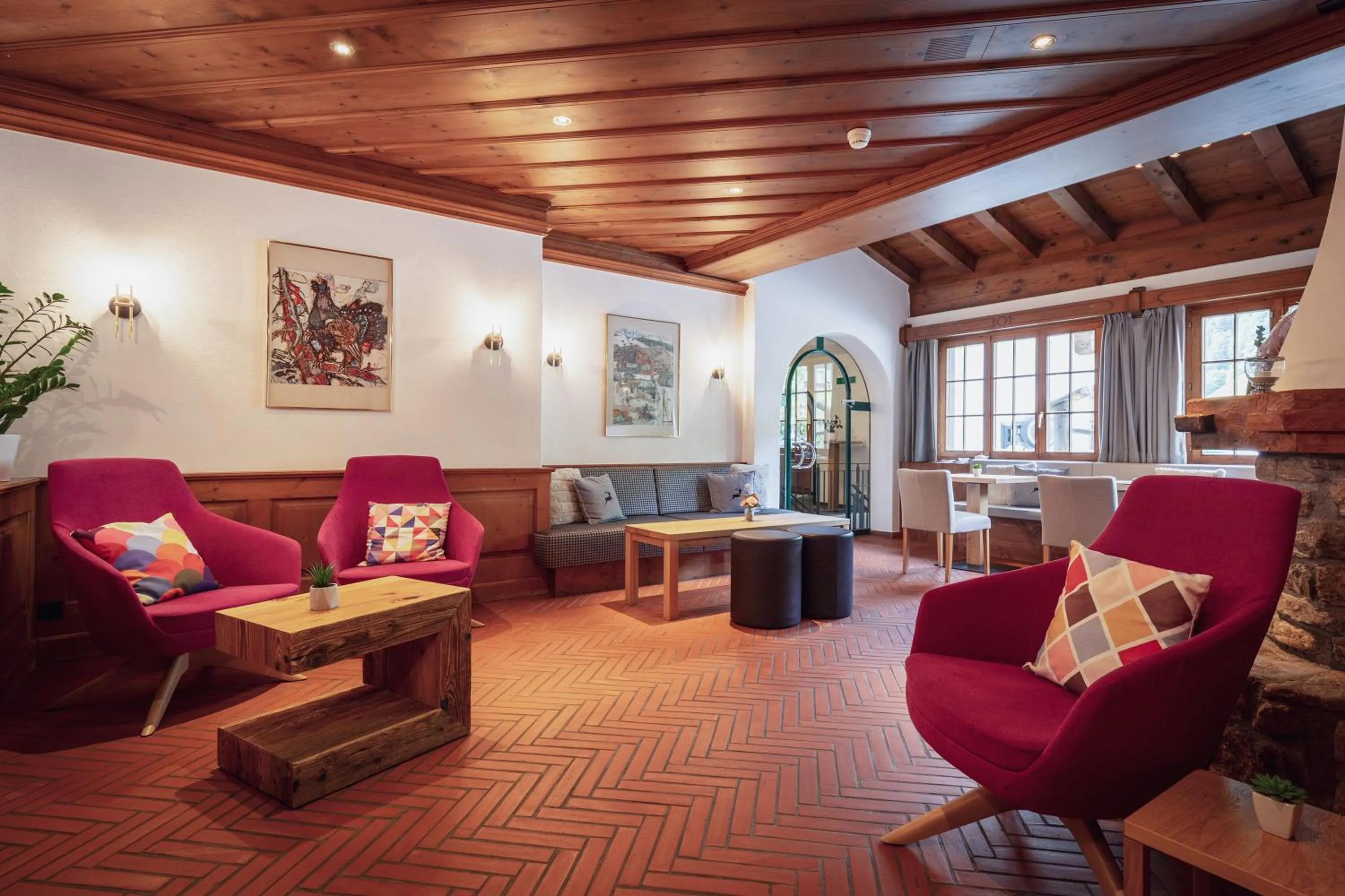 Communal lounge/ TV room in Sunstar Hotel Klosters