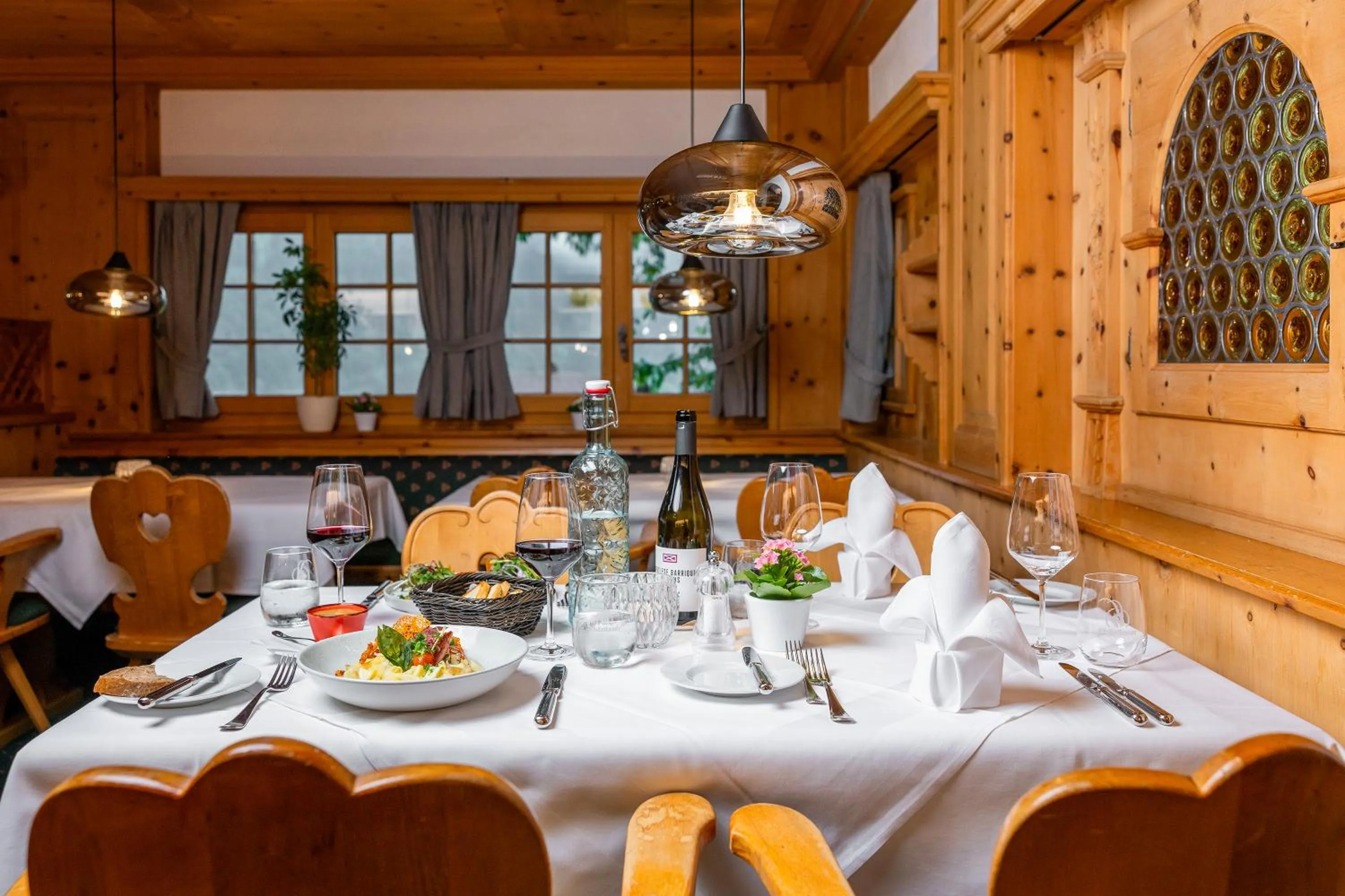 Restaurant/places to eat in Sunstar Hotel Klosters