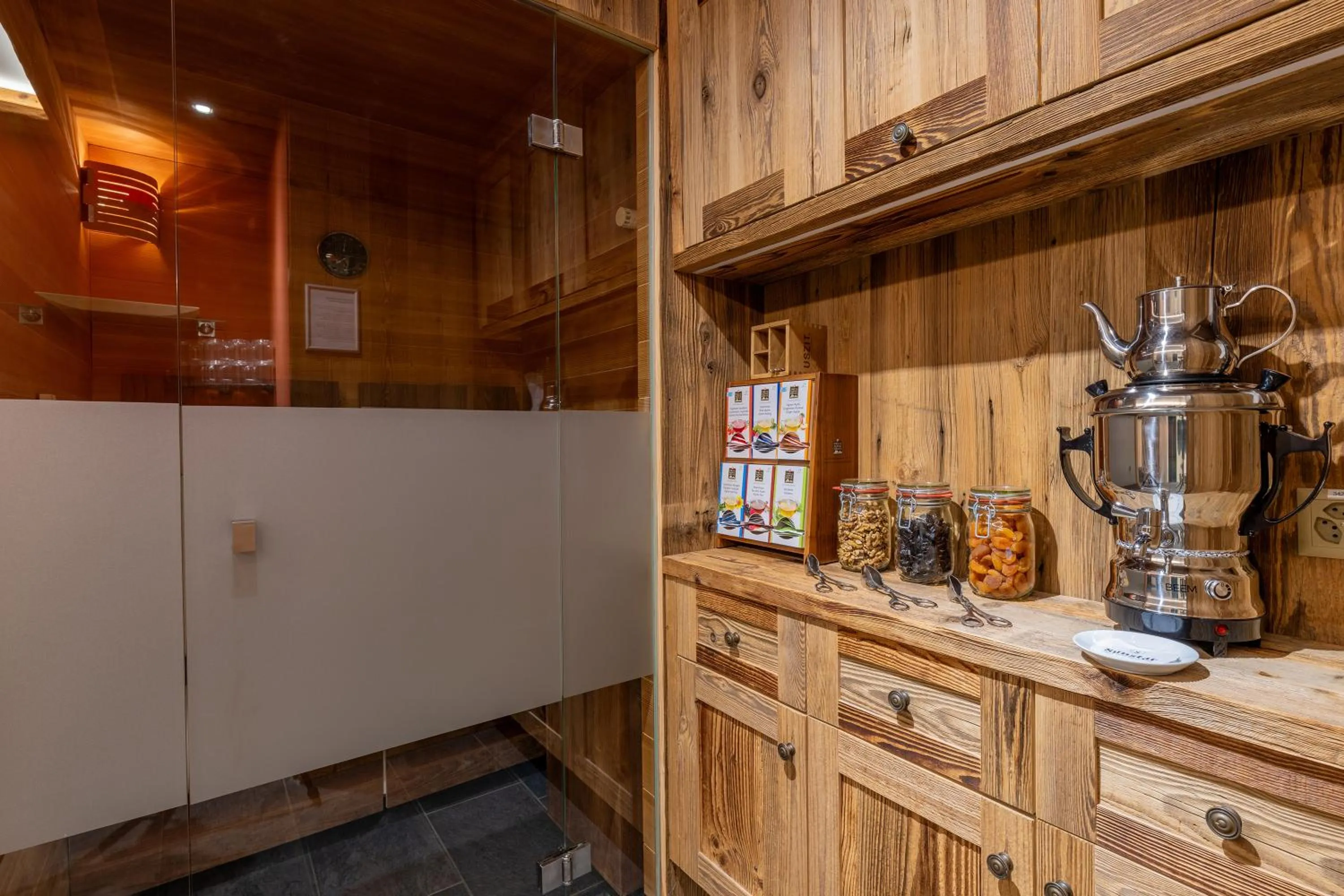 Swimming pool in Sunstar Hotel Klosters