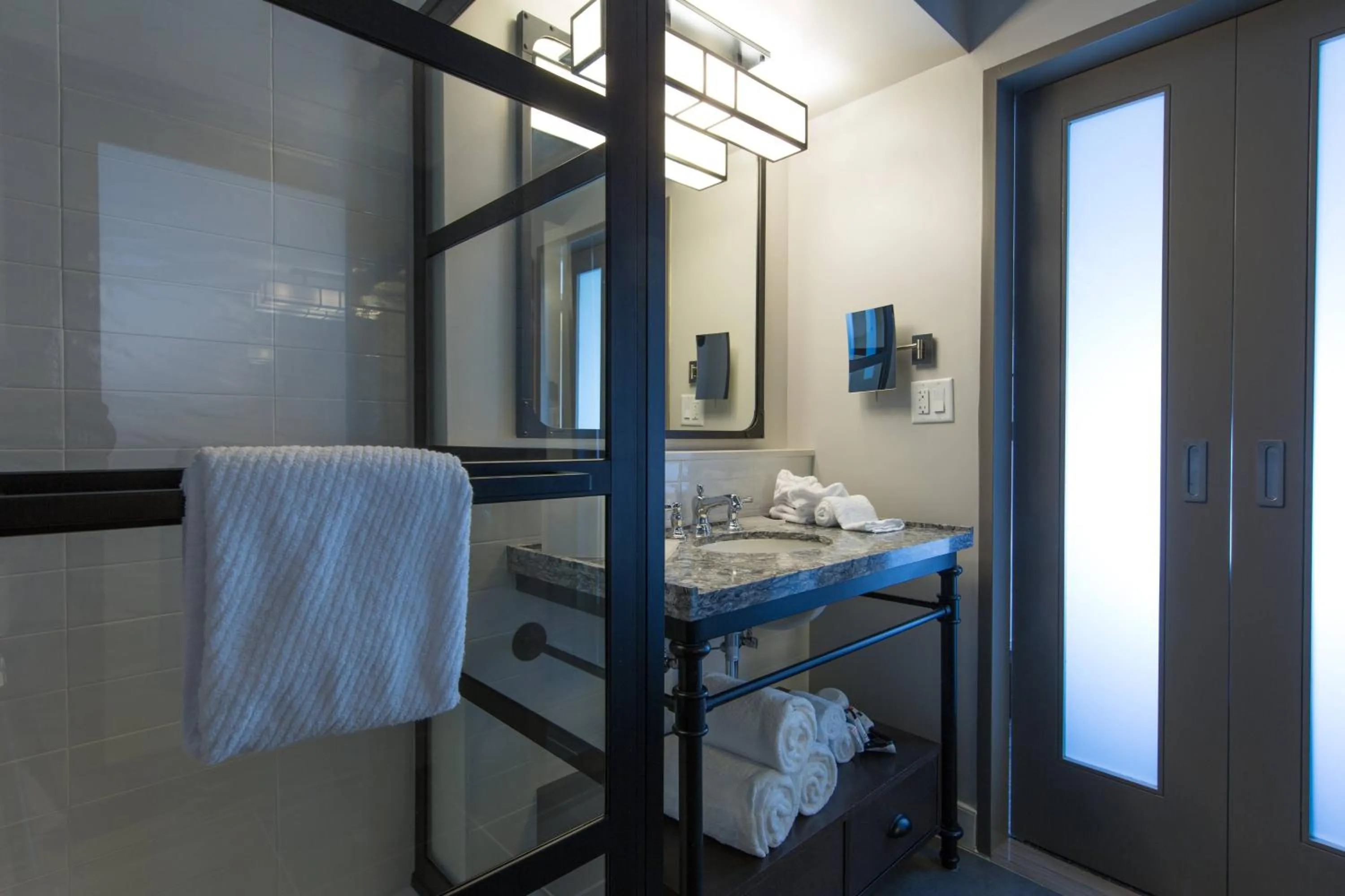 Bathroom, Bed in Marriott Vacation Club®, San Diego   