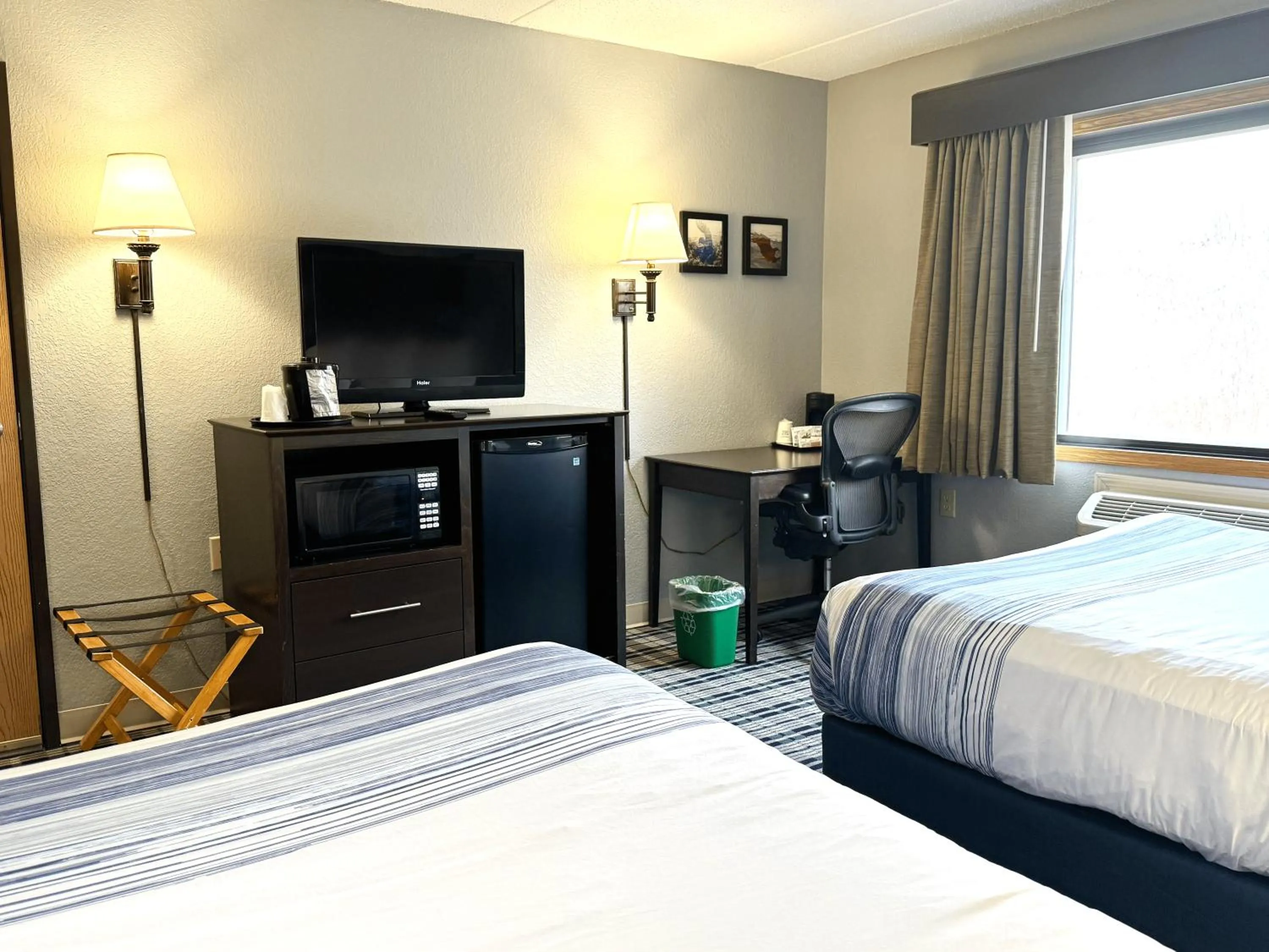 Bedroom, Bed in AmericInn by Wyndham Ames