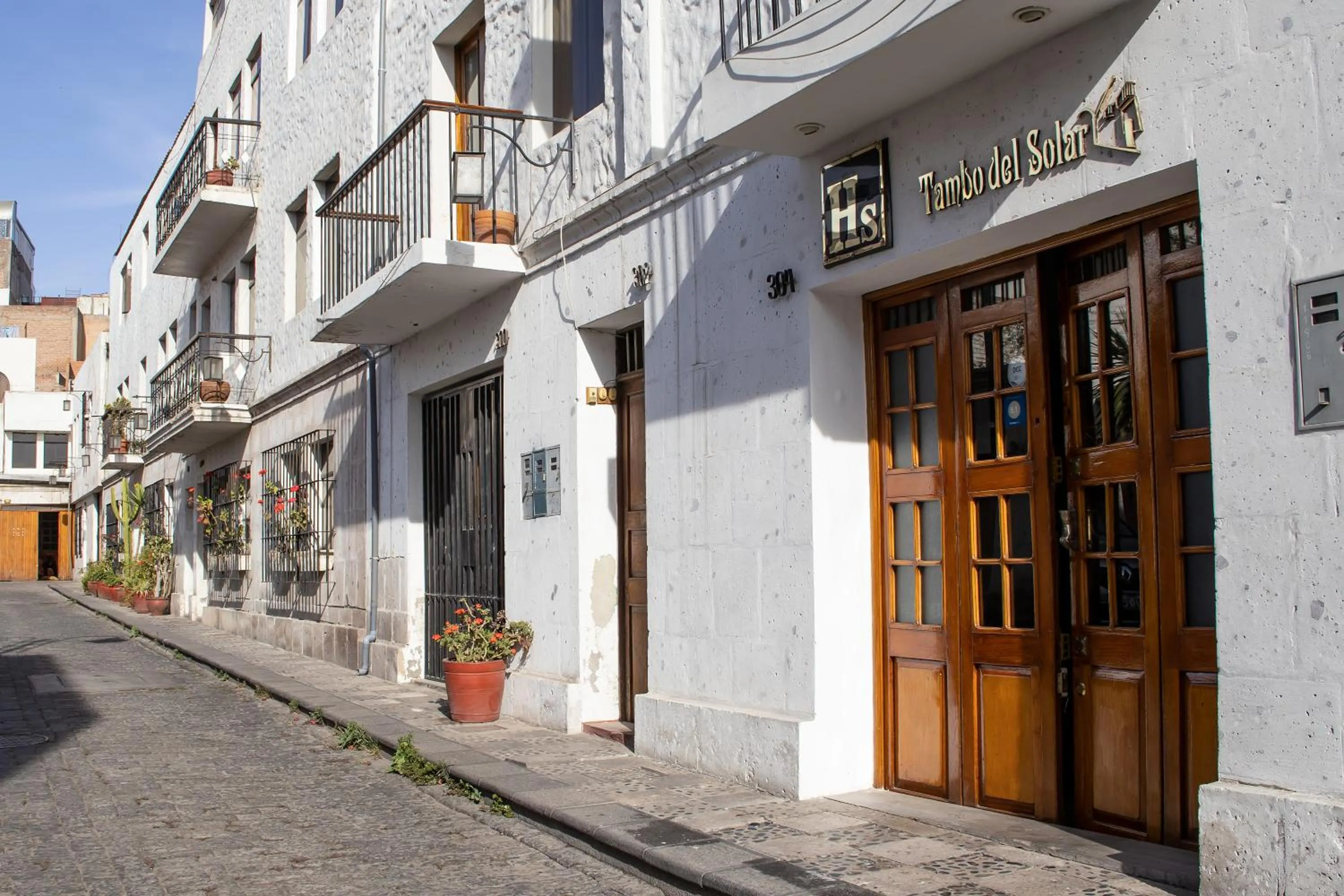 Property building in Tambo del Solar