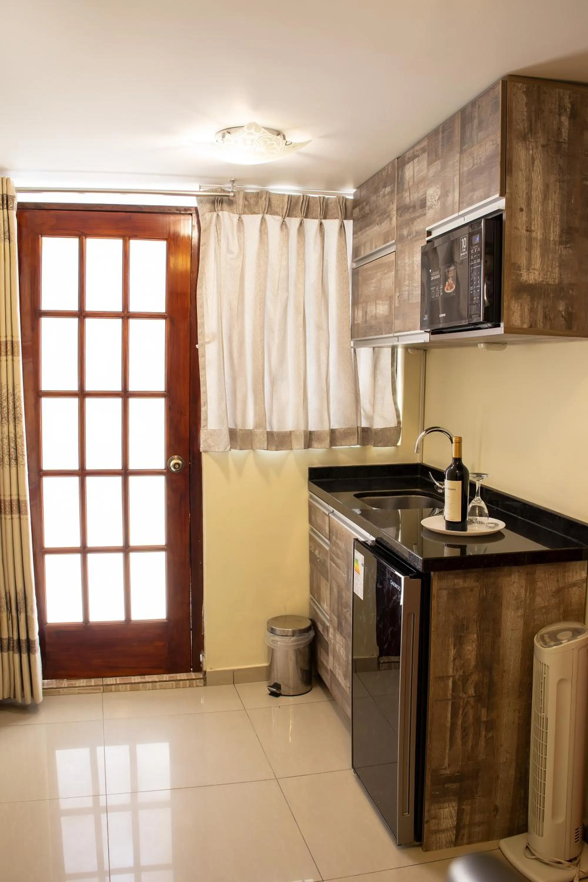 dishwasher in Tambo del Solar