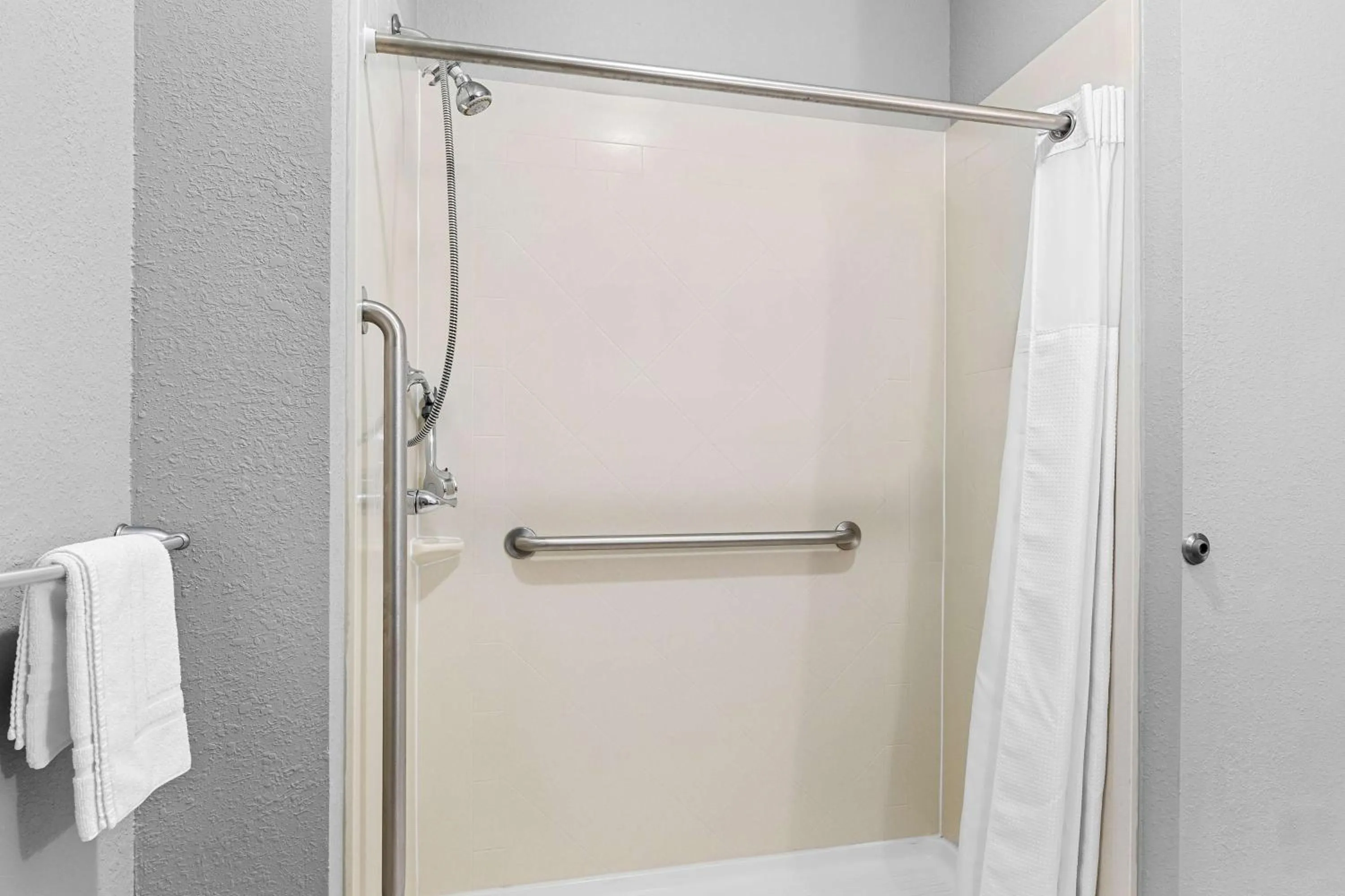 Bedroom in Best Western Plus - Magee Inn & Suites