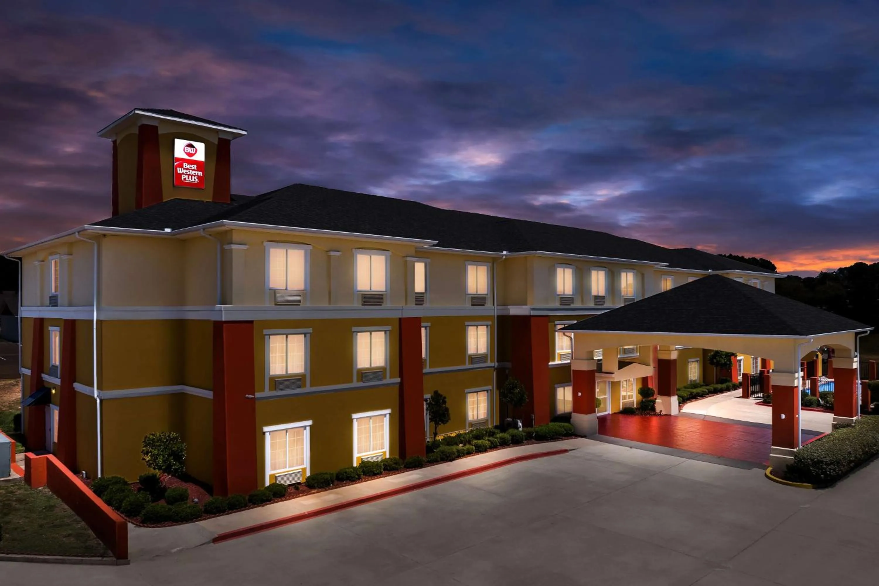 Property building in Best Western Plus - Magee Inn & Suites
