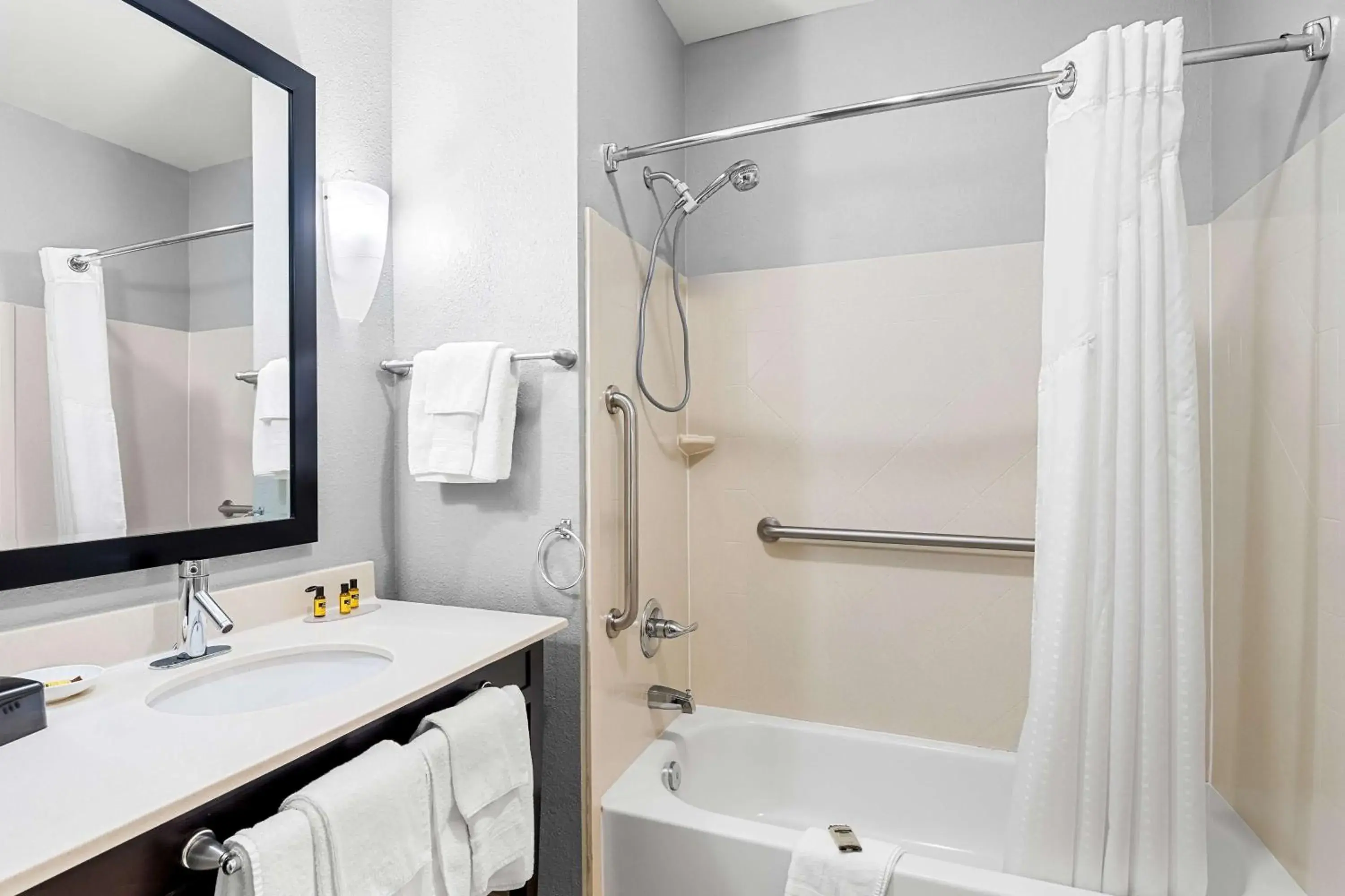 Queen Room with Two Queen Beds - Disability Access in Best Western Plus - Magee Inn & Suites Queen Room with Two Queen Beds - Disability Access in Best Western Plus - Magee Inn & Suites