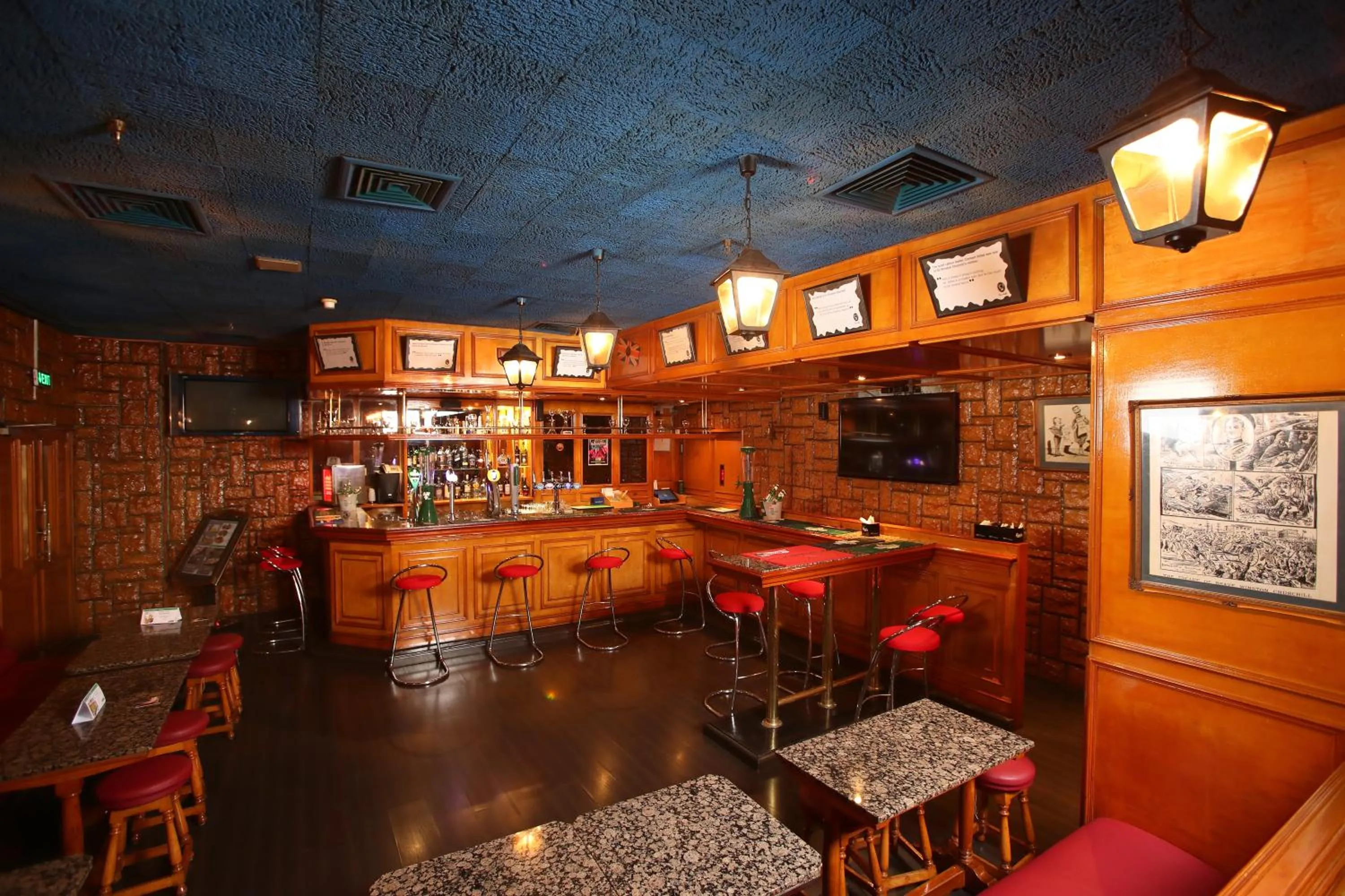 Restaurant/places to eat in Hotel Muscat Holiday