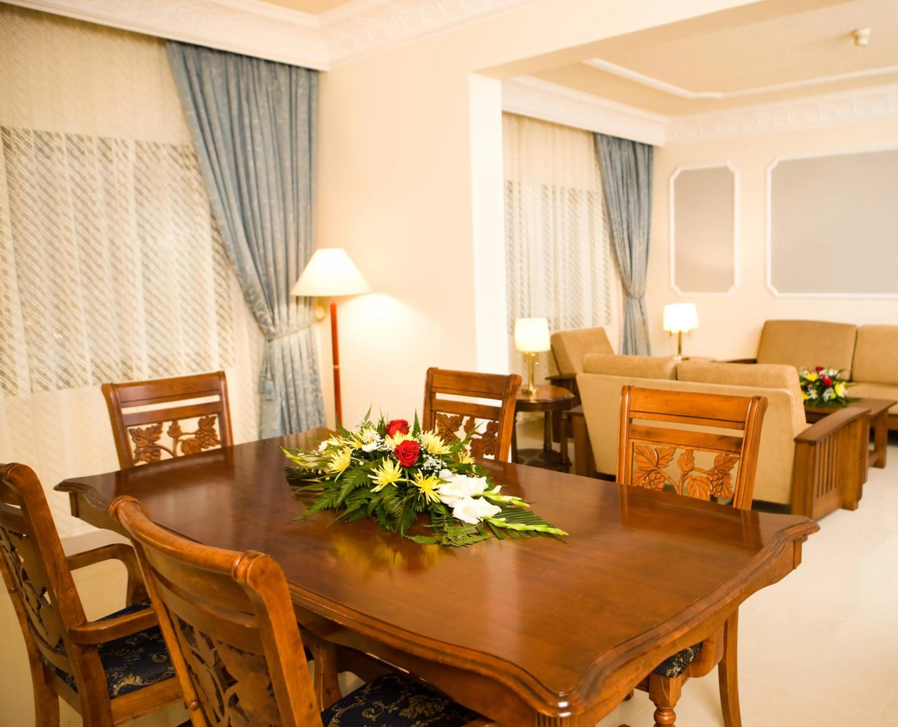 Living room in Hotel Muscat Holiday