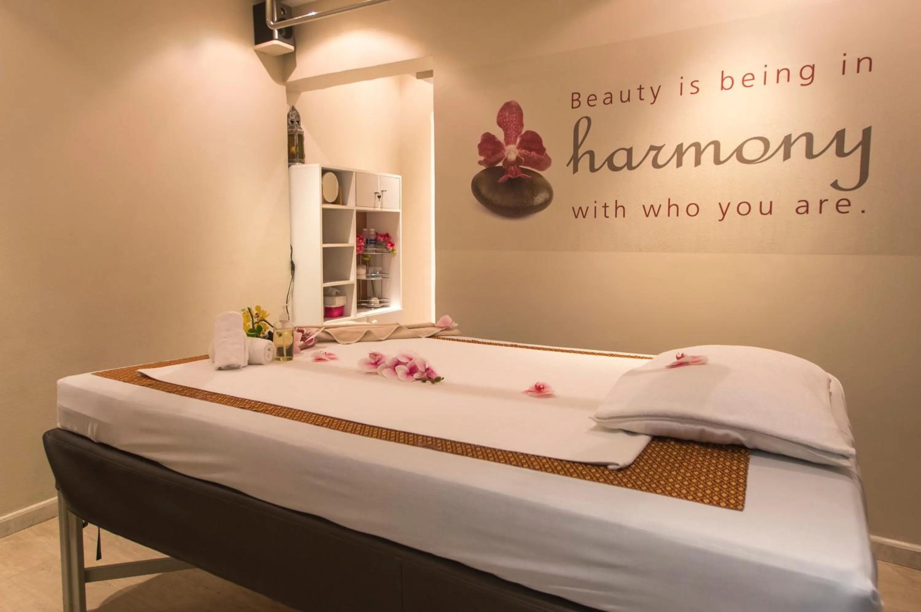 Massage in Hotel Muscat Holiday