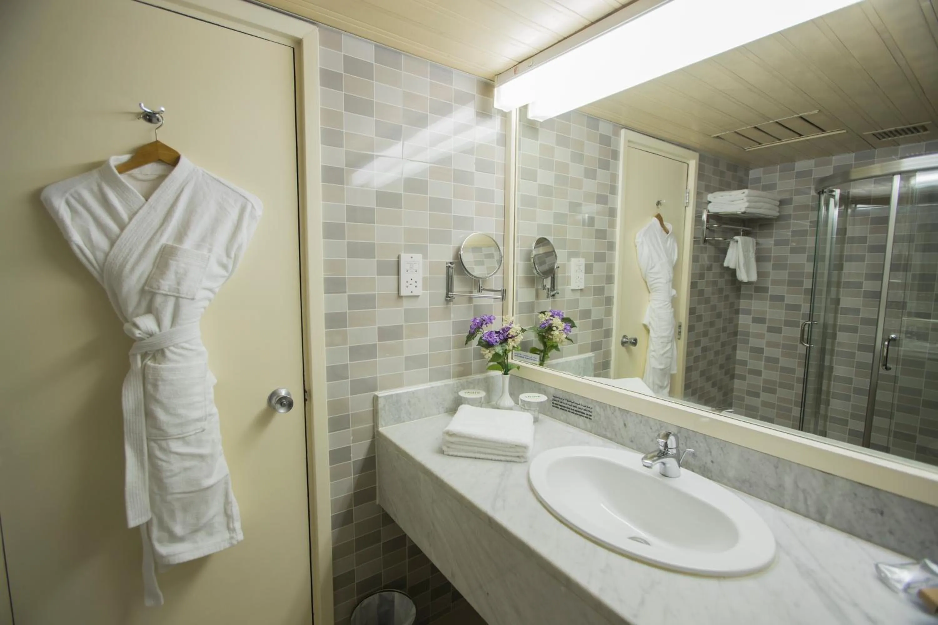 Shower in Hotel Muscat Holiday