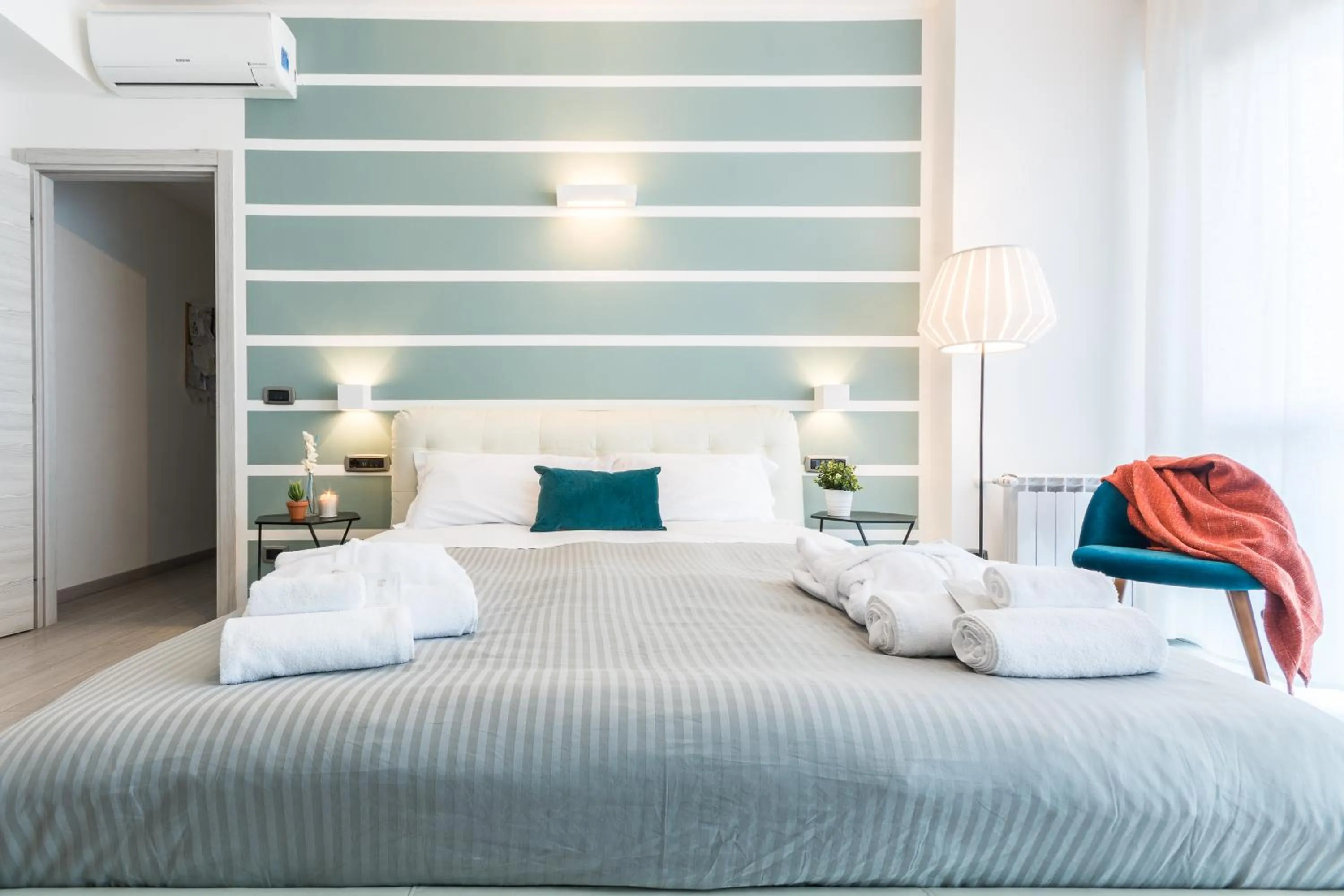 Bed in 4 Star Bologna Train Station - Self Check-In