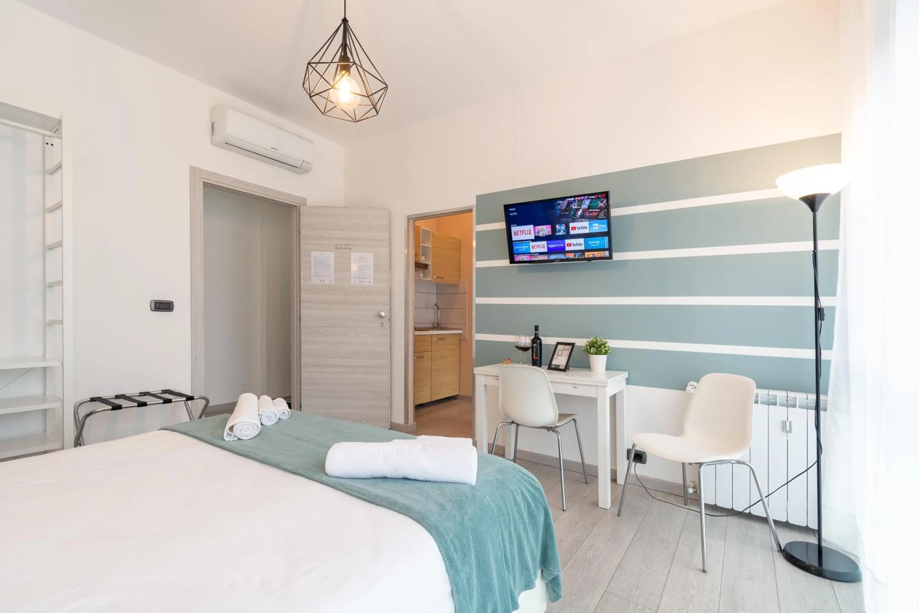 TV and multimedia, Bed in 4 Star Bologna Train Station - Self Check-In