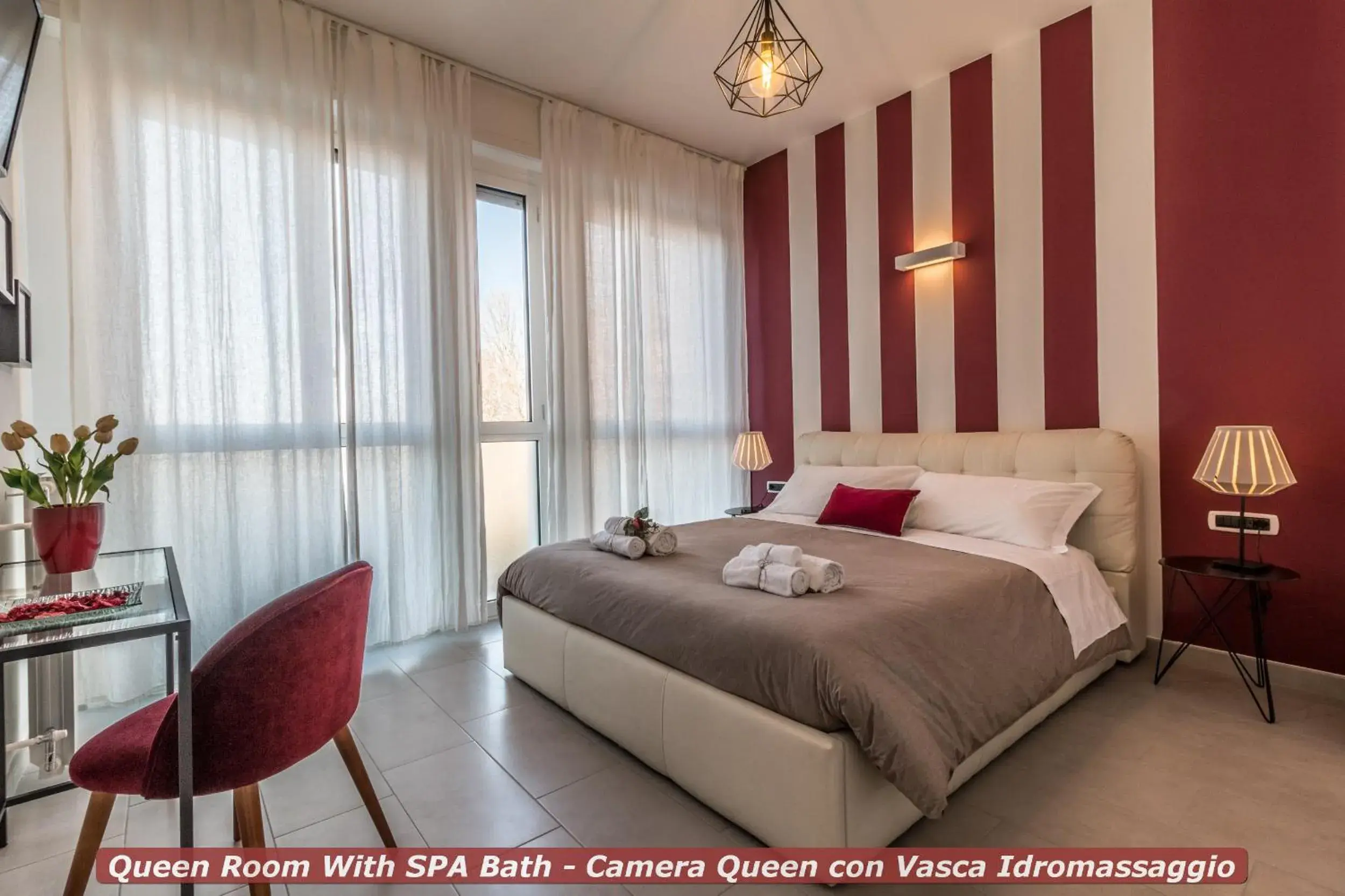 Queen Room with Spa Bath in 4 Star Bologna Train Station - Self Check-In Queen Room with Spa Bath in 4 Star Bologna Train Station - Self Check-In