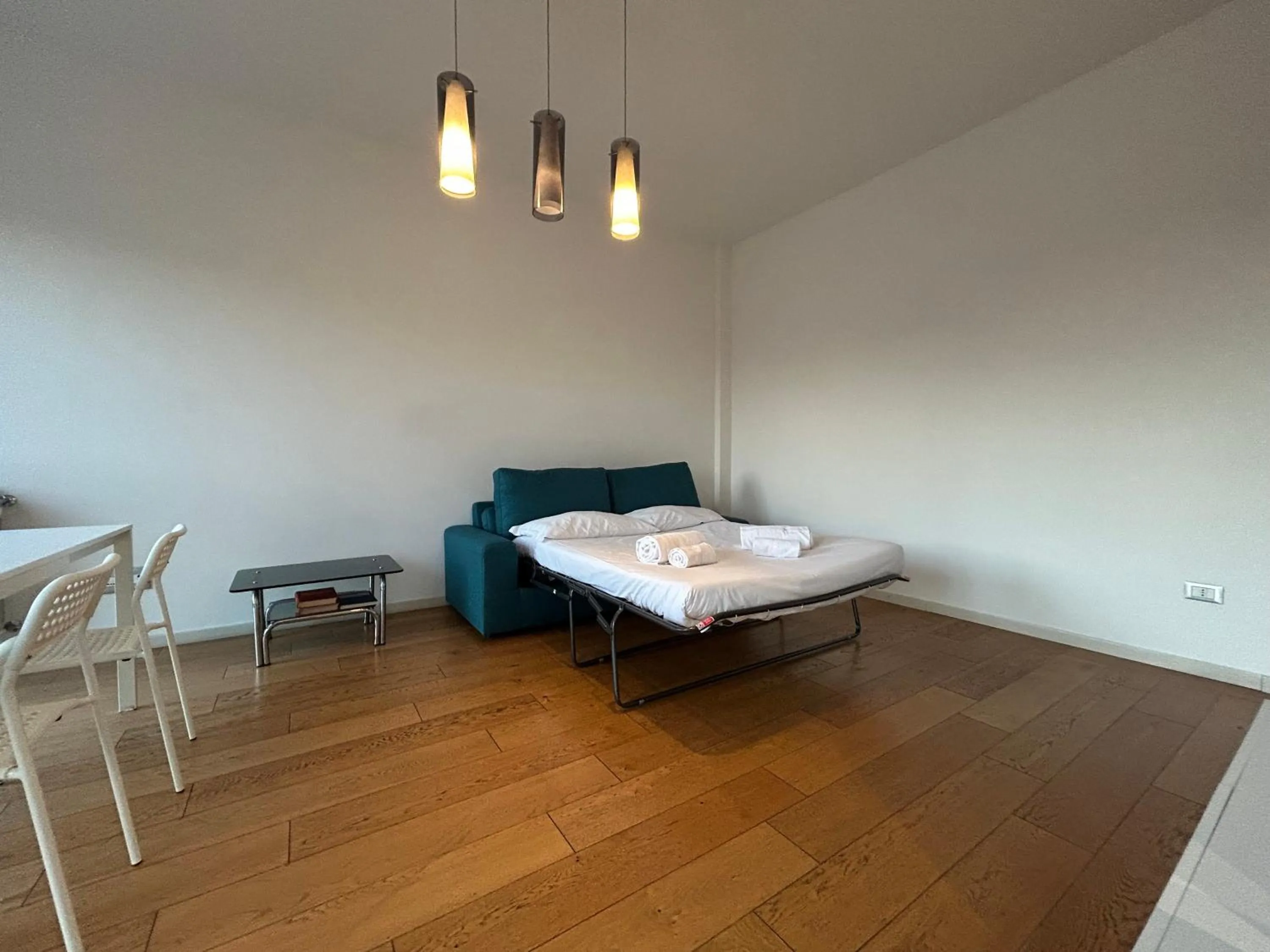 Bed in 4 Star Bologna Train Station - Self Check-In