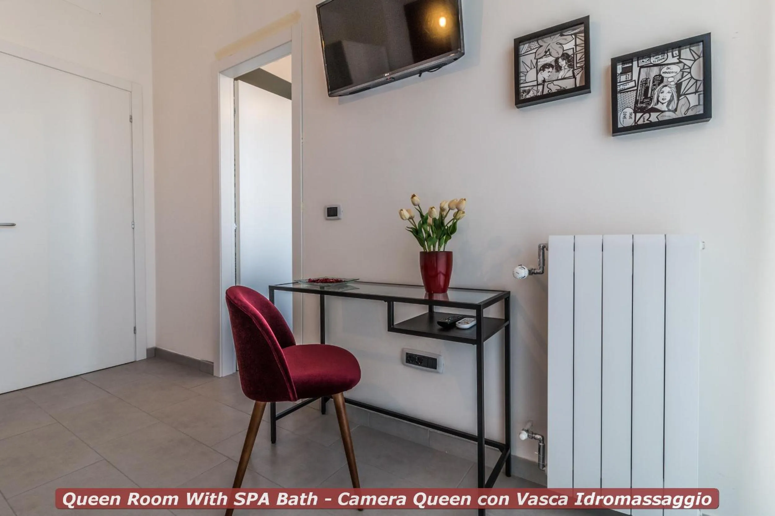 Seating area in 4 Star Bologna Train Station - Self Check-In