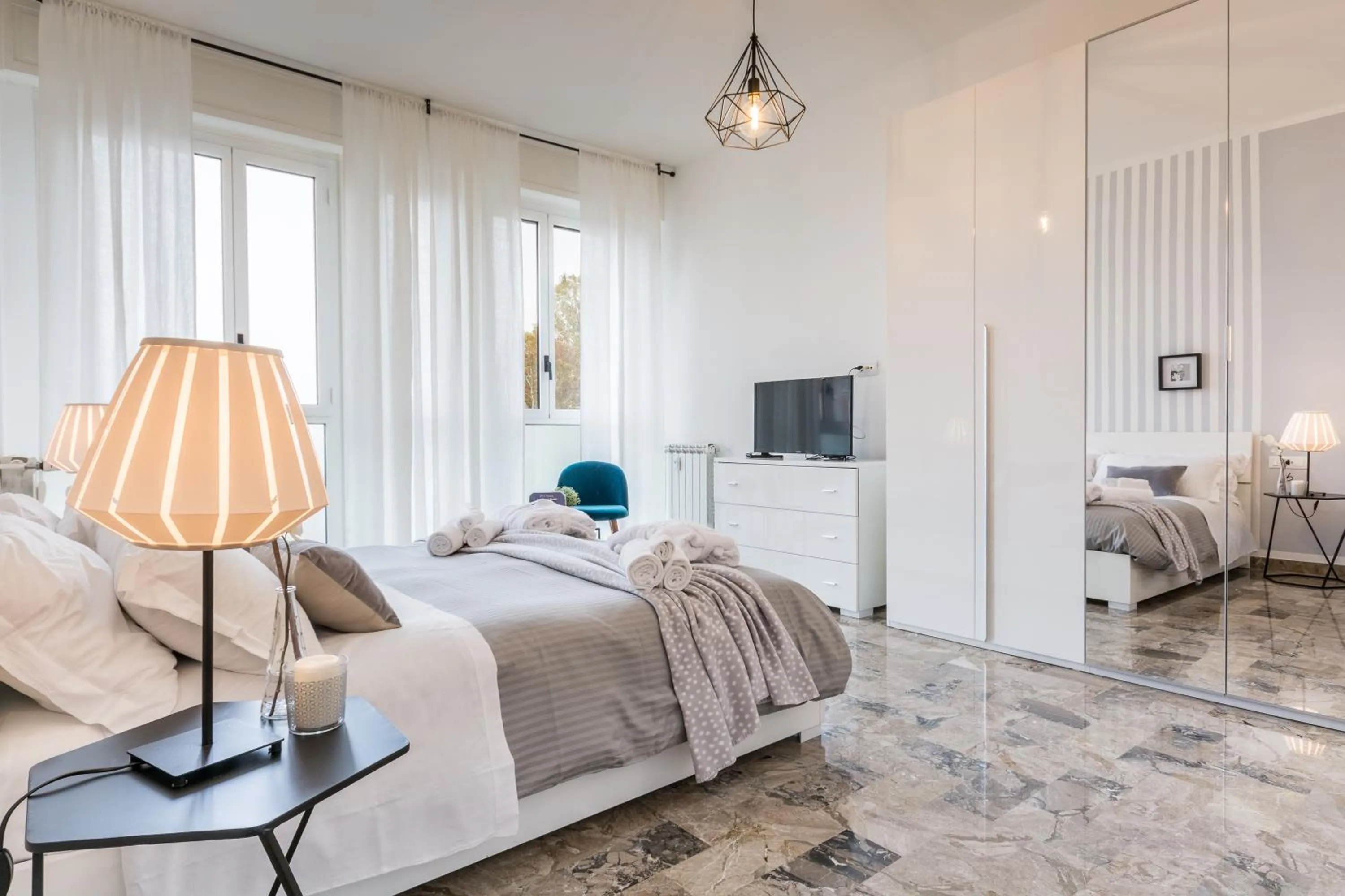 Photo of the whole room, Bed in 4 Star Bologna Train Station - Self Check-In