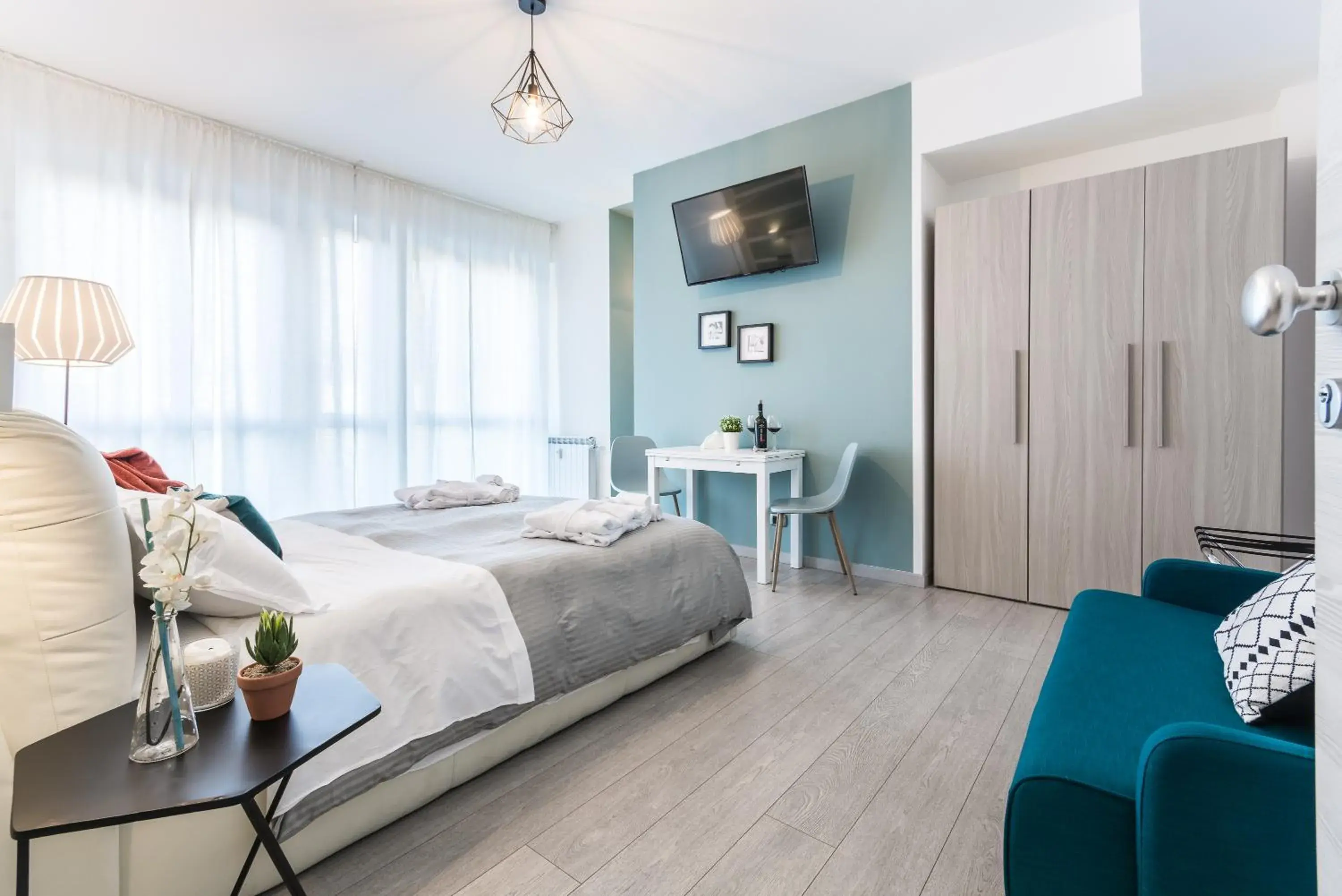 Studio with Spa Bath in 4 Star Bologna Train Station - Self Check-In Studio with Spa Bath in 4 Star Bologna Train Station - Self Check-In