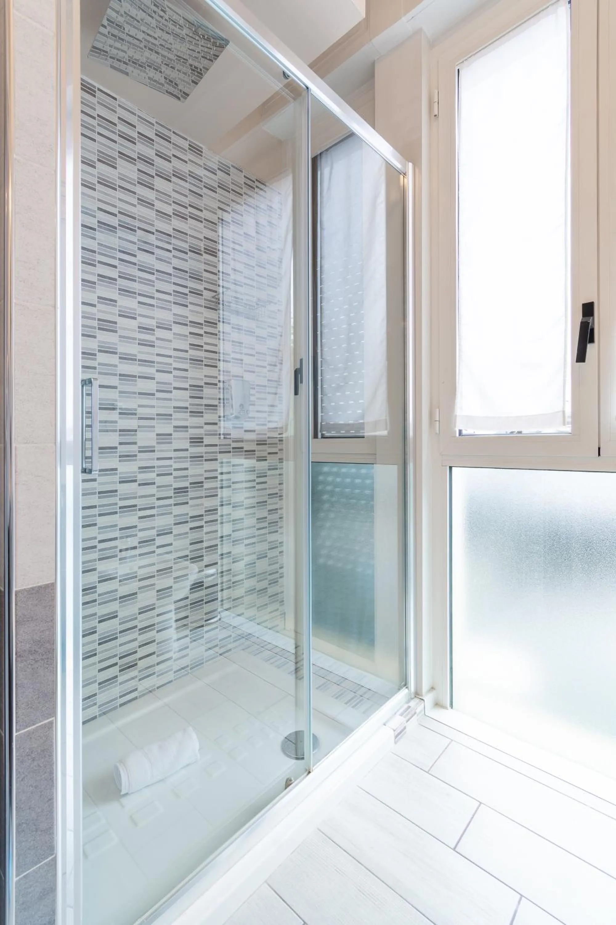 Shower in 4 Star Bologna Train Station - Self Check-In