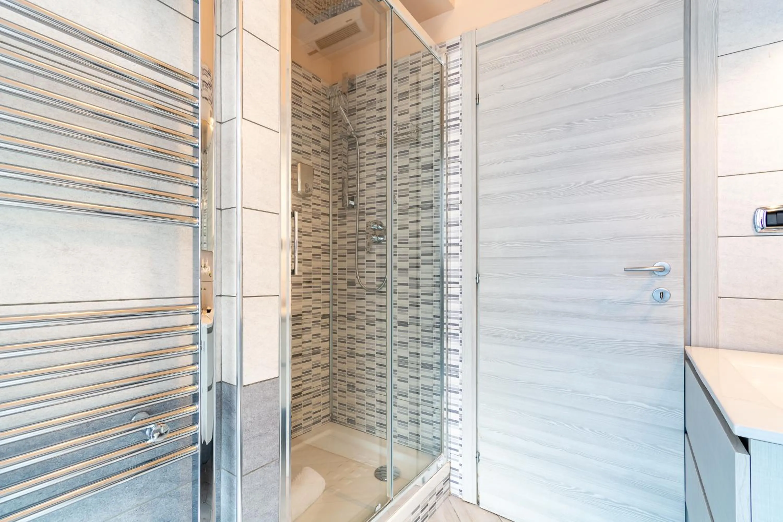 Shower in 4 Star Bologna Train Station - Self Check-In